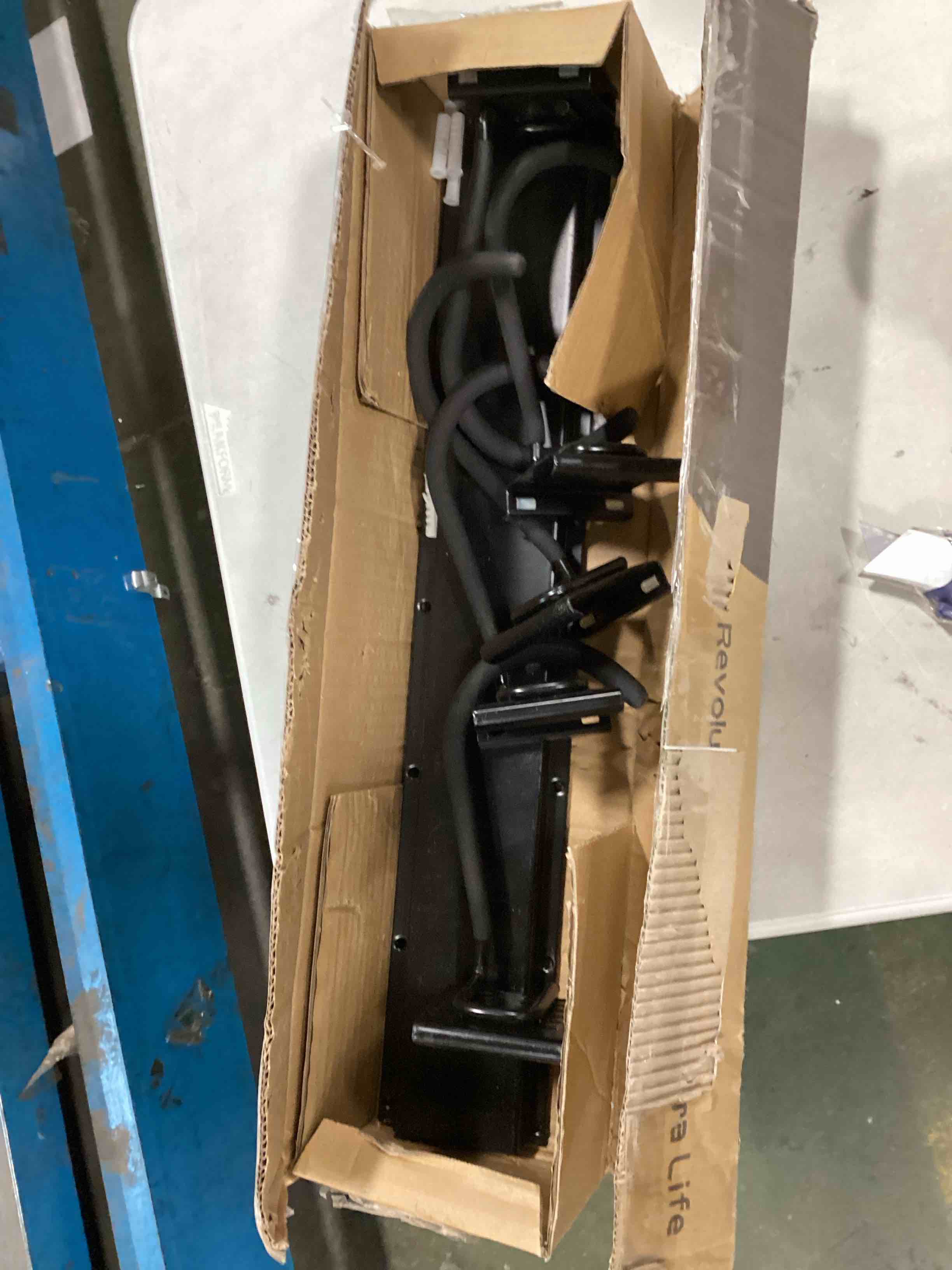 https://s3.amazonaws.com/lotting-images-prod/bidfta/PNK0182794_1726099087406.jpeg
