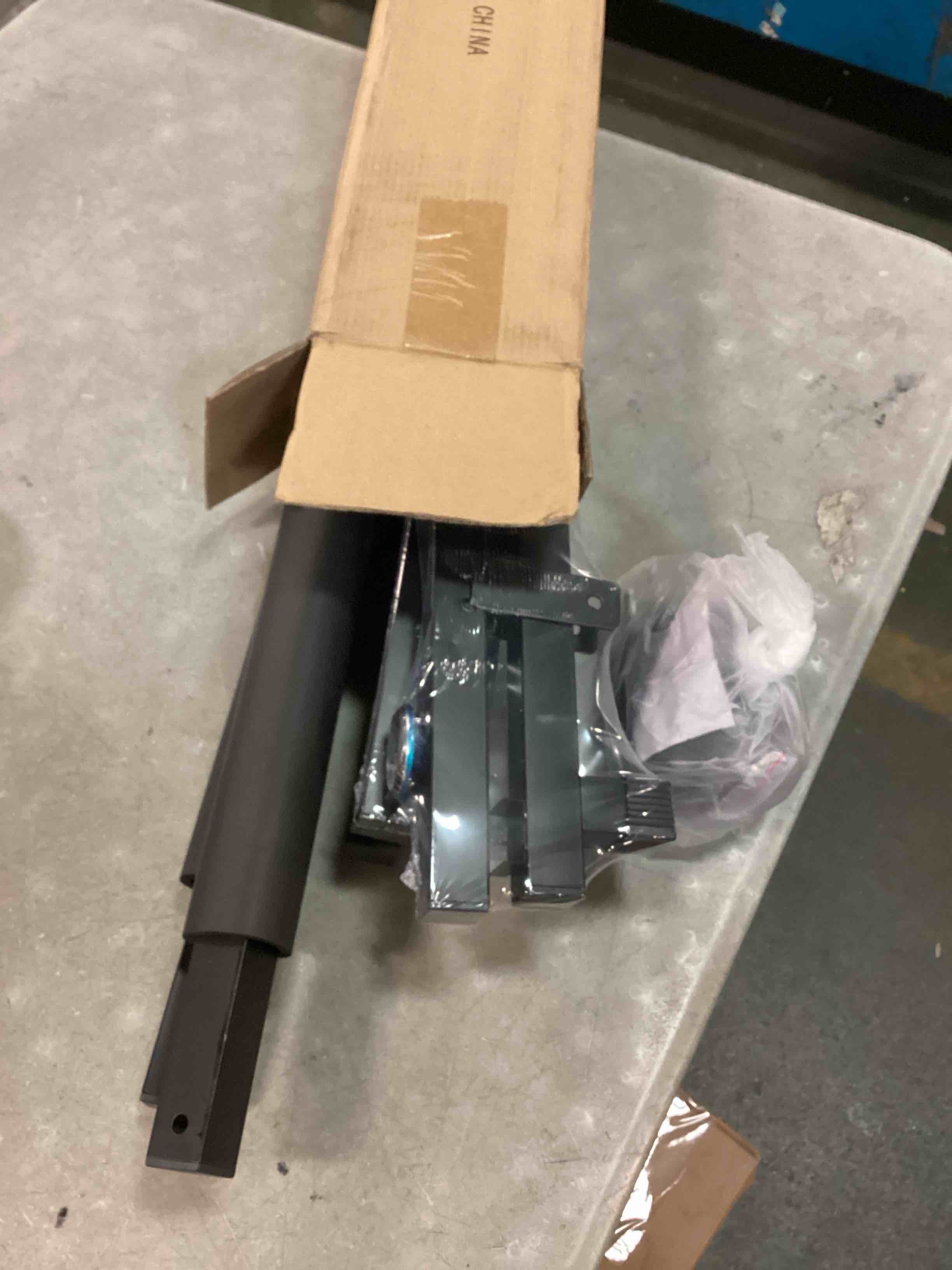 https://s3.amazonaws.com/lotting-images-prod/bidfta/PNK0183102_1725934261679.jpeg