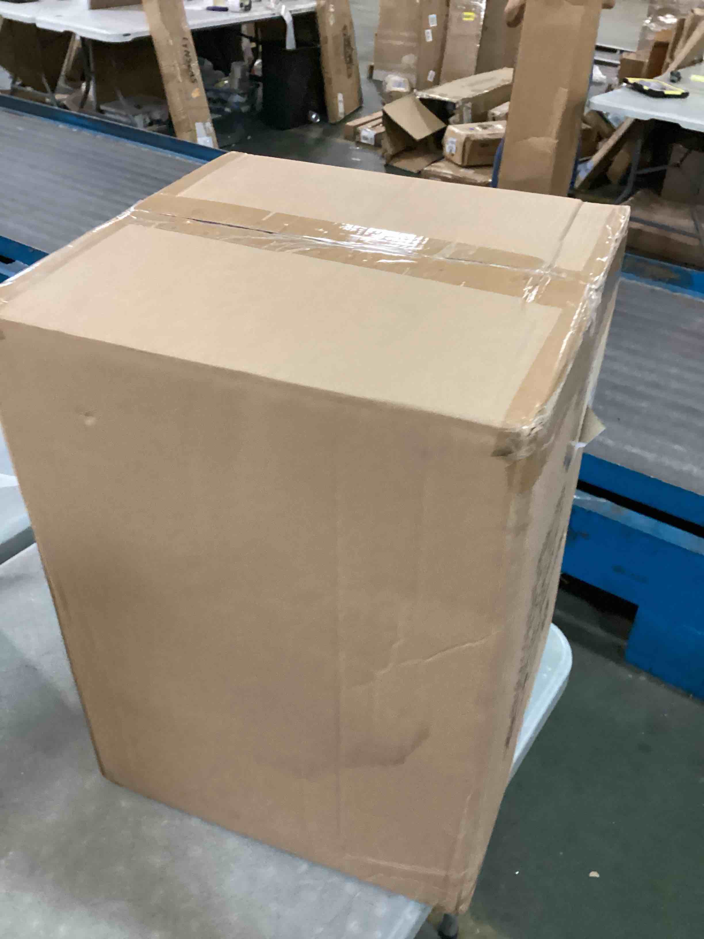 https://s3.amazonaws.com/lotting-images-prod/bidfta/PNK0183722_1725075424721.jpeg