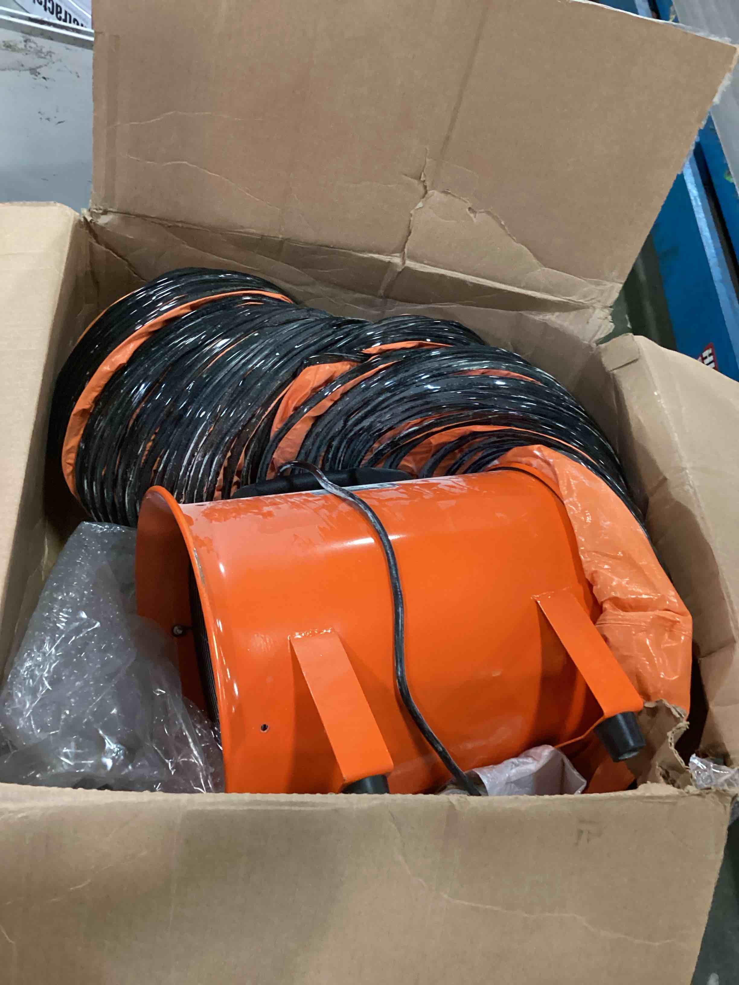 https://s3.amazonaws.com/lotting-images-prod/bidfta/PNK0183753_1725064947949.jpeg