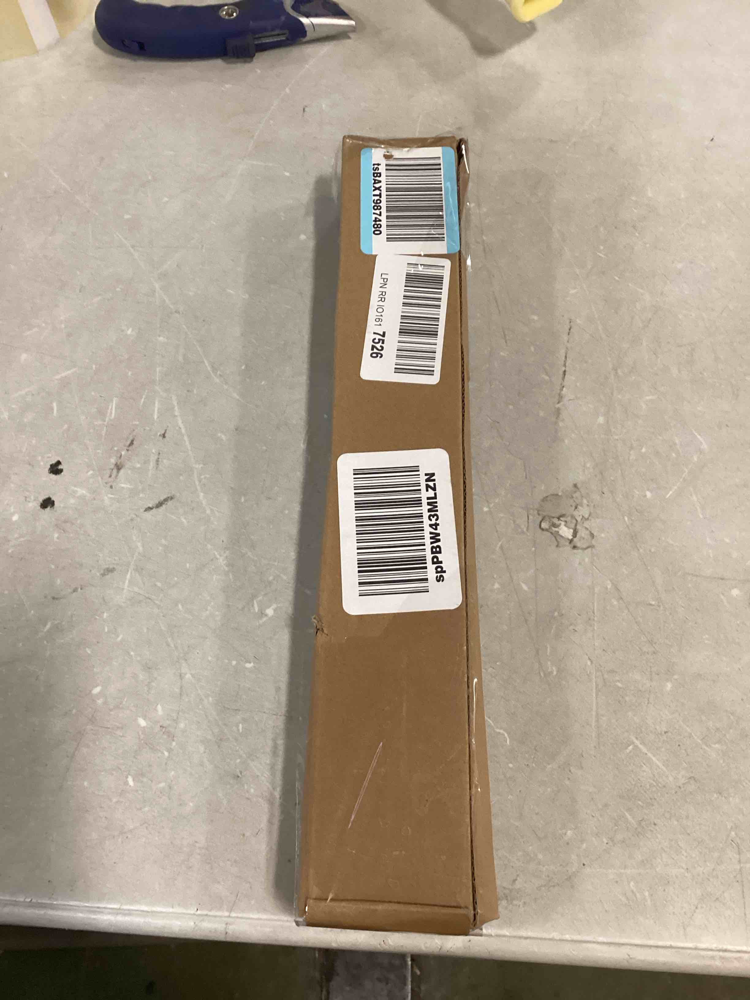 https://s3.amazonaws.com/lotting-images-prod/bidfta/PNK0185306_1725580388132.jpeg