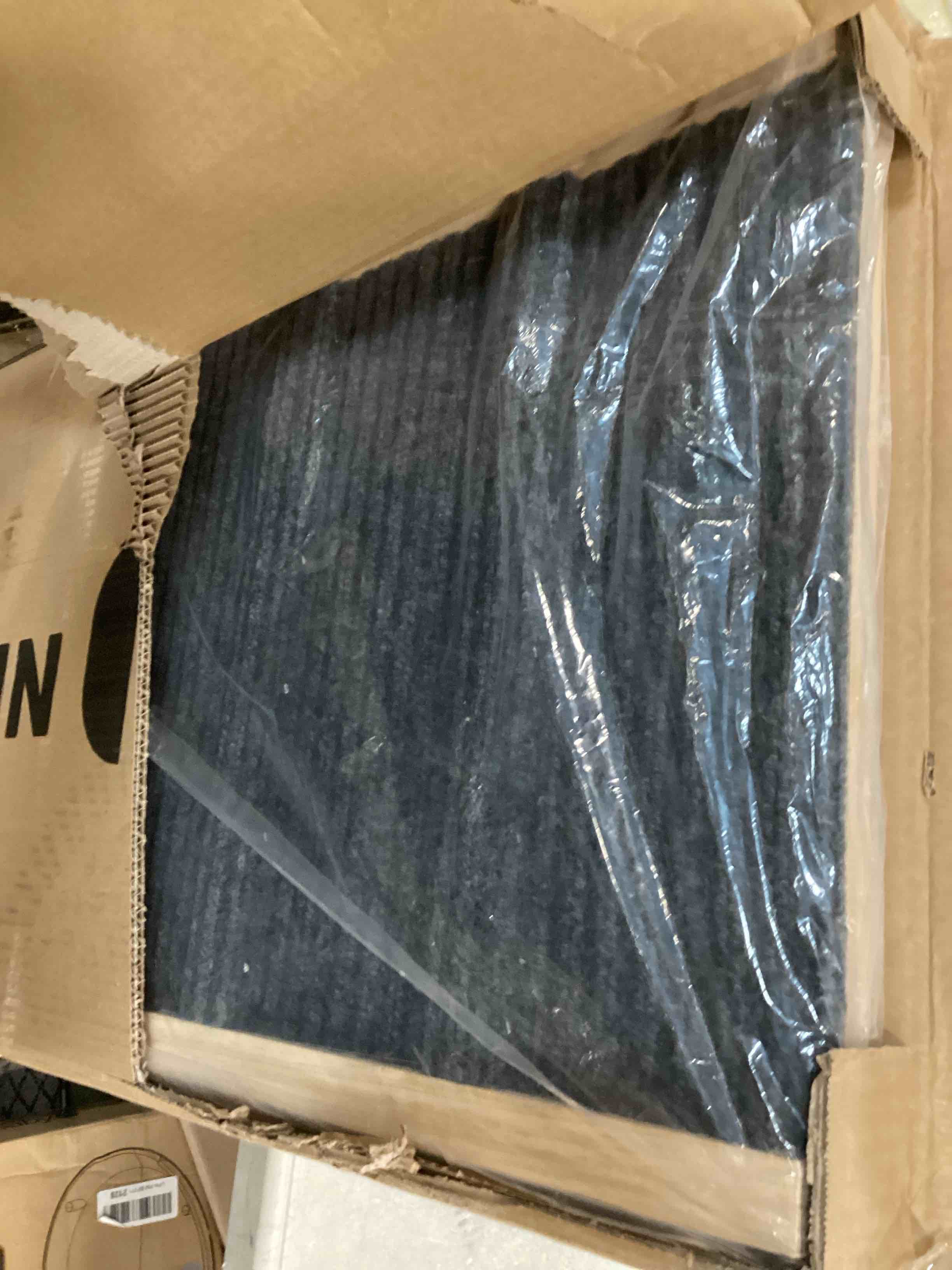 https://s3.amazonaws.com/lotting-images-prod/bidfta/PNK0185615_1725080424176.jpeg