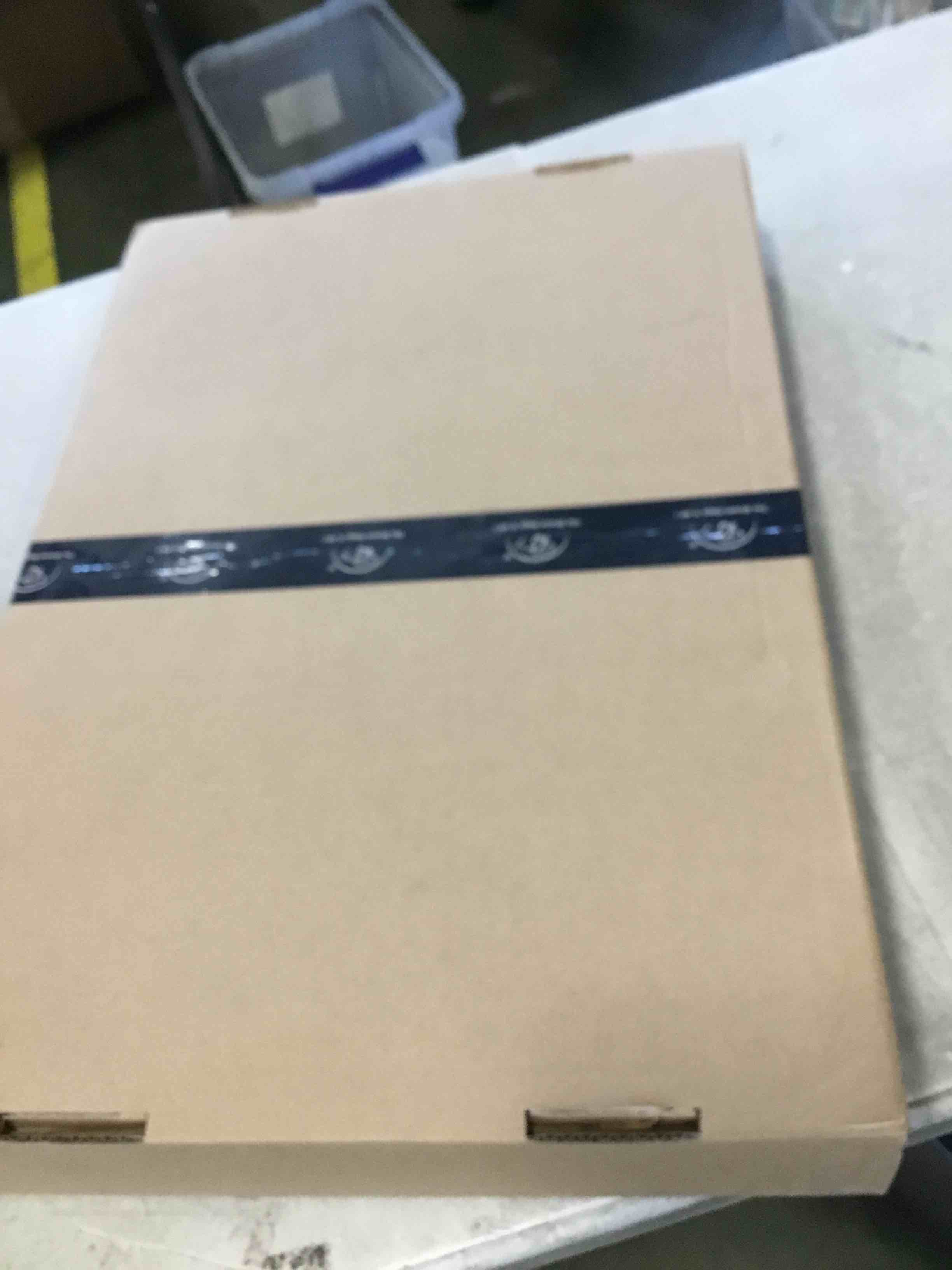 https://s3.amazonaws.com/lotting-images-prod/bidfta/PNK0186868_1724440626542.jpeg