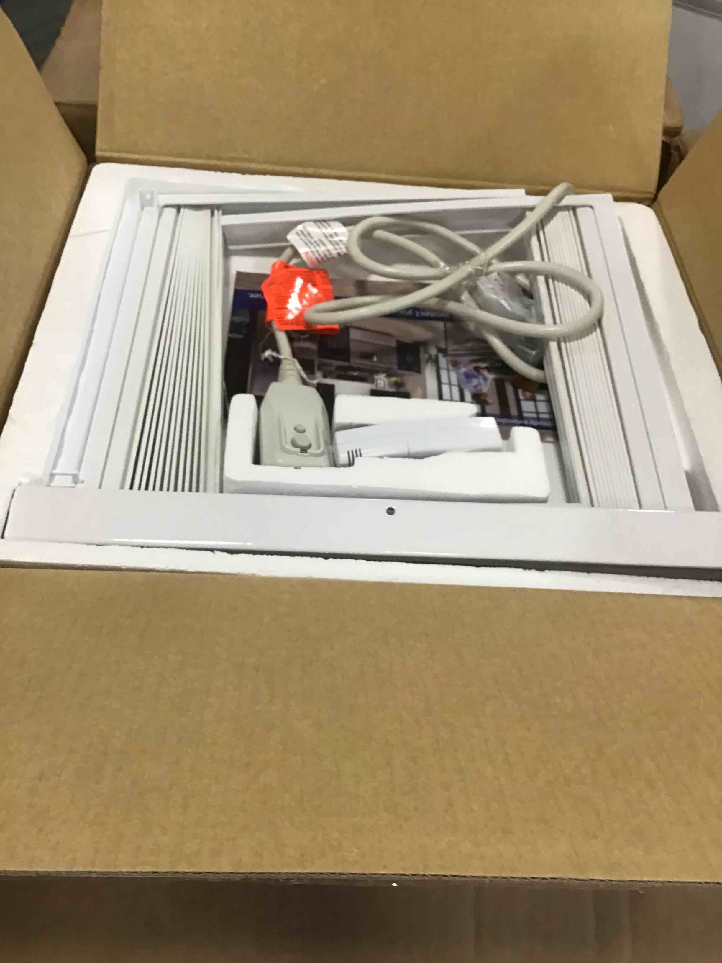 https://s3.amazonaws.com/lotting-images-prod/bidfta/PNK0188383_1725897434685.jpeg