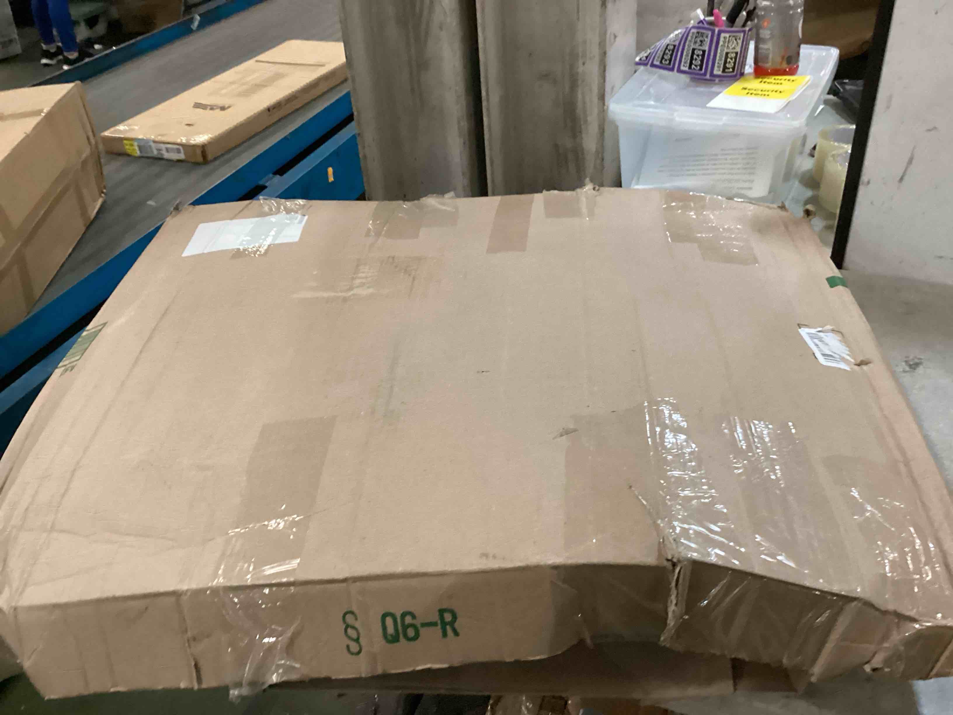 https://s3.amazonaws.com/lotting-images-prod/bidfta/PNK0191773_1725063791267.jpeg
