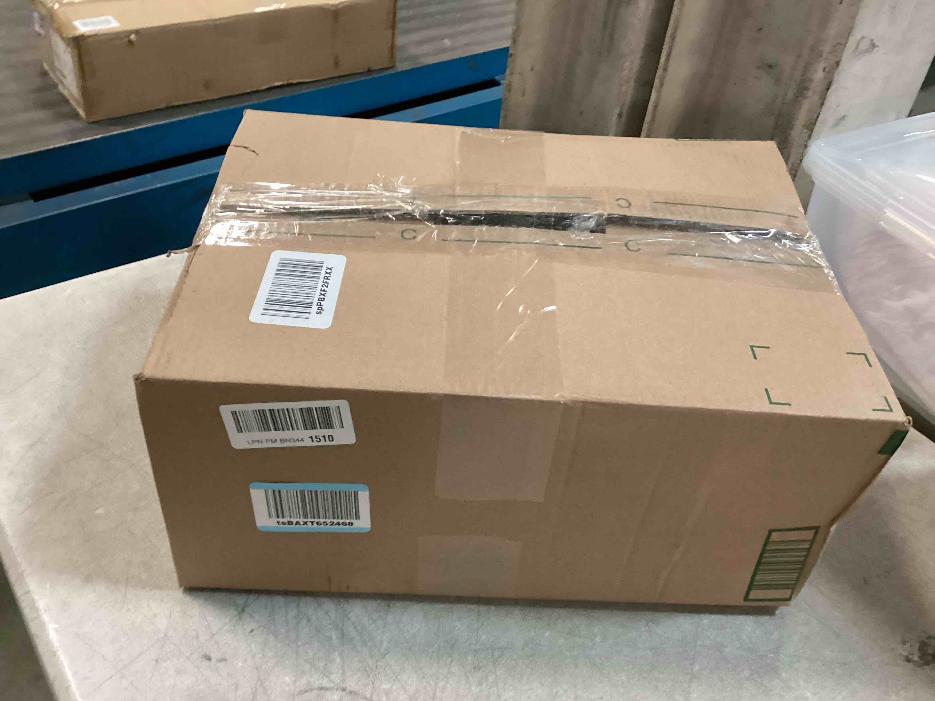 https://s3.amazonaws.com/lotting-images-prod/bidfta/PNK0191974_1724889082611.jpeg