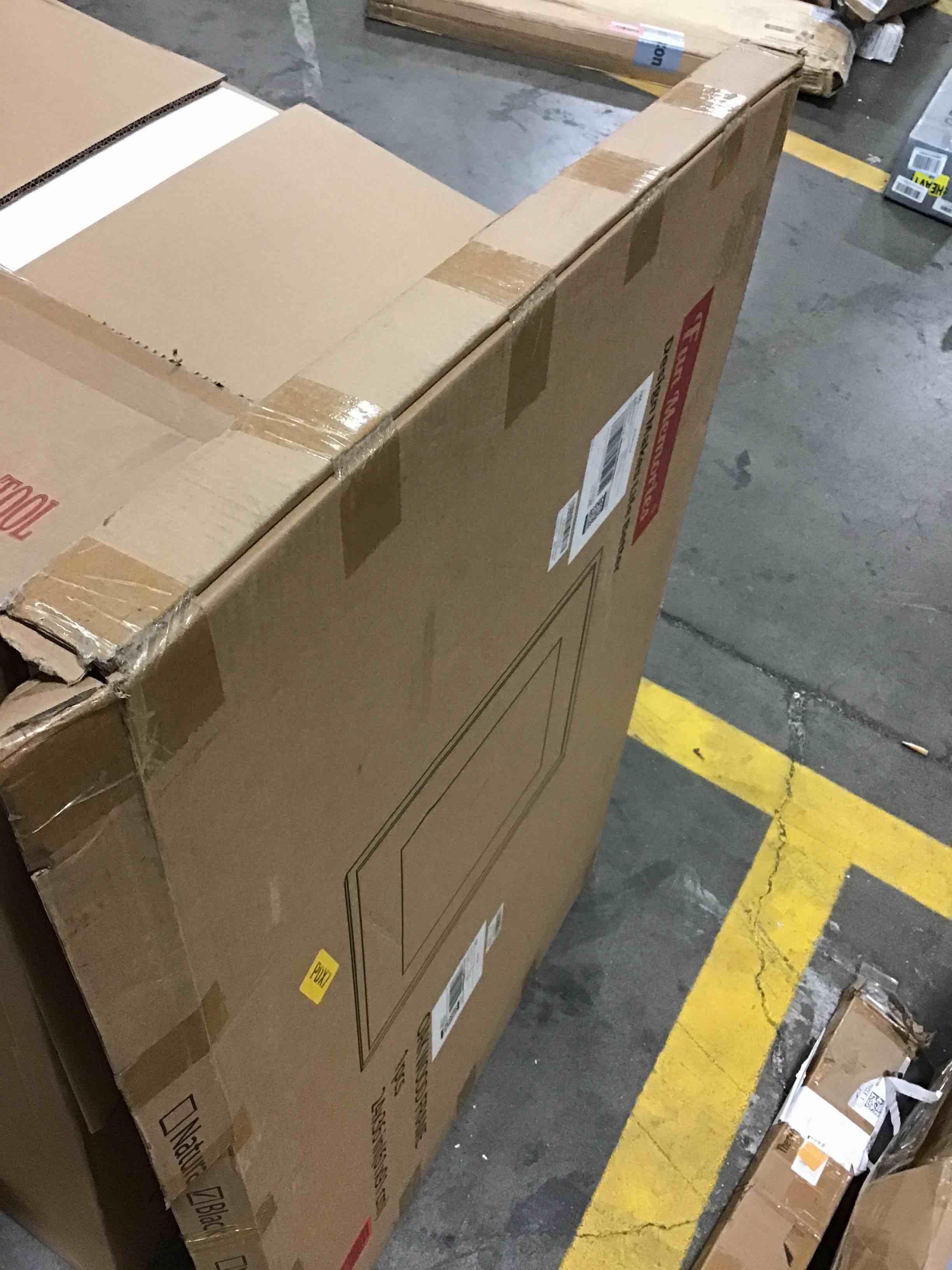 https://s3.amazonaws.com/lotting-images-prod/bidfta/PNK0193619_1726170224272.jpeg