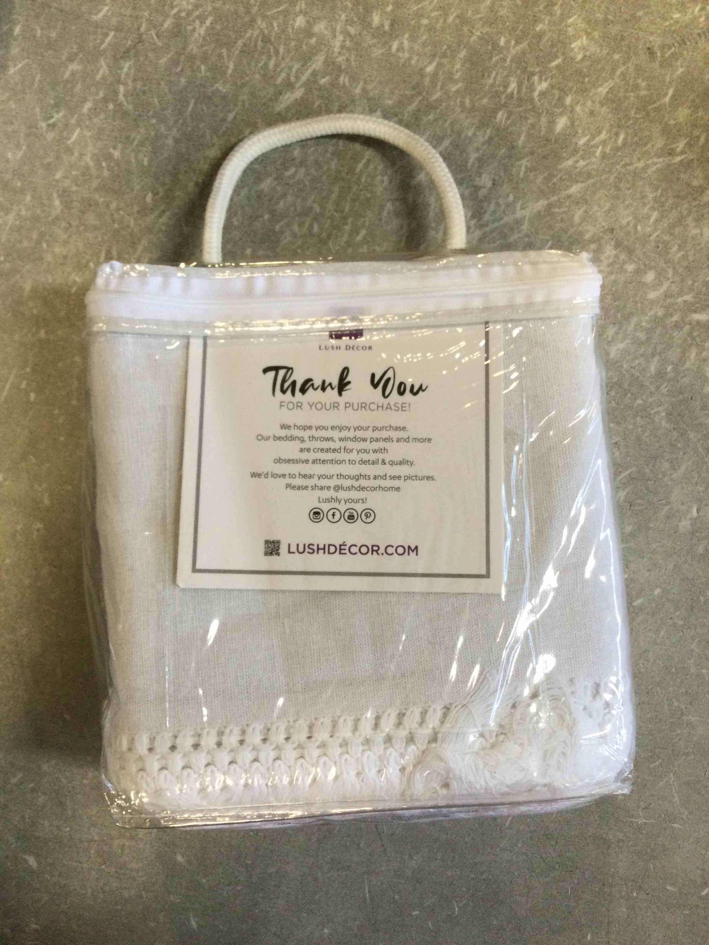 https://s3.amazonaws.com/lotting-images-prod/bidfta/PNK0198675_1726069419636.jpeg