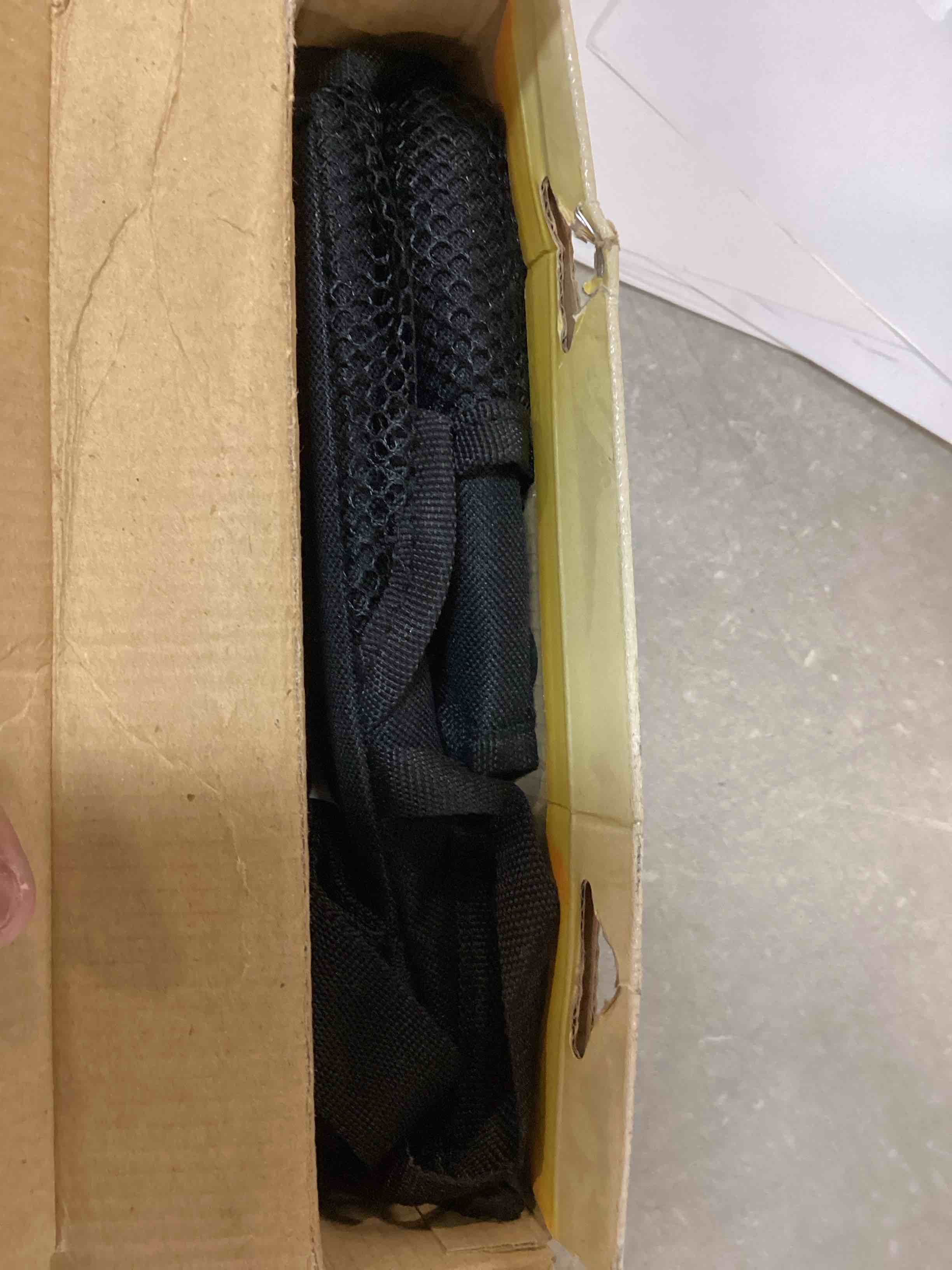 https://s3.amazonaws.com/lotting-images-prod/bidfta/PNK0200415_1726262298838.jpeg