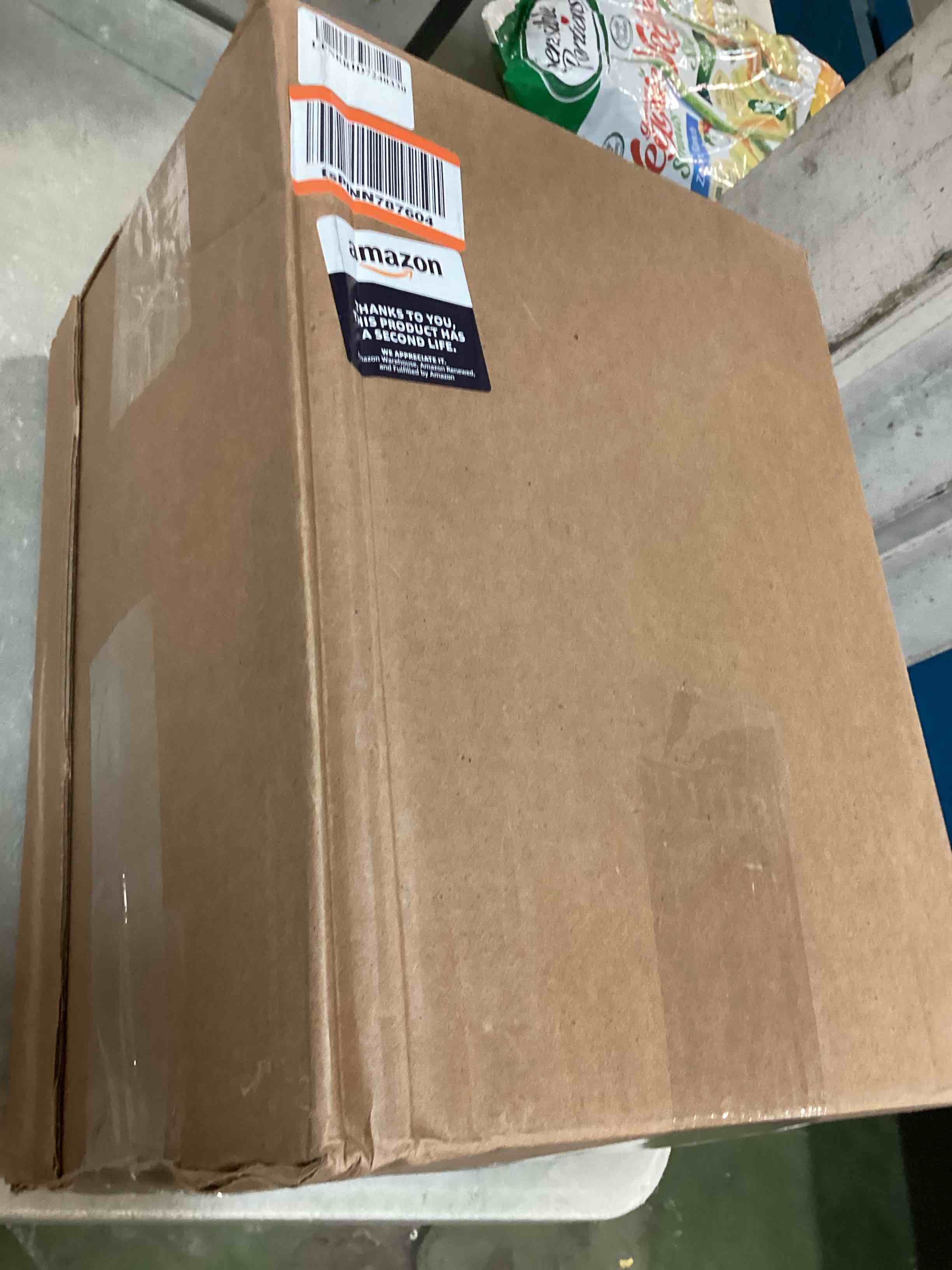 https://s3.amazonaws.com/lotting-images-prod/bidfta/PNK0200629_1725971799289.jpeg