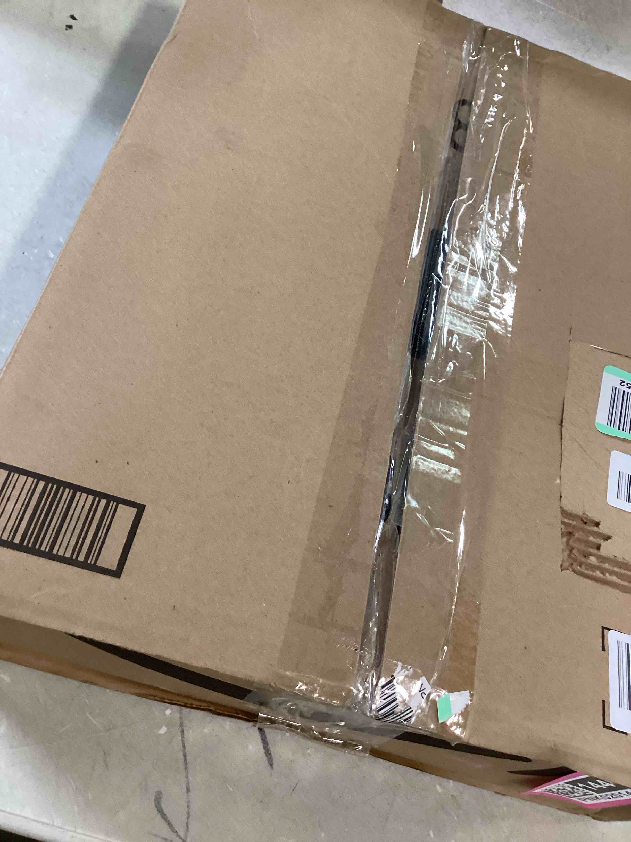 https://s3.amazonaws.com/lotting-images-prod/bidfta/PNK0201440_1725551185325.jpeg