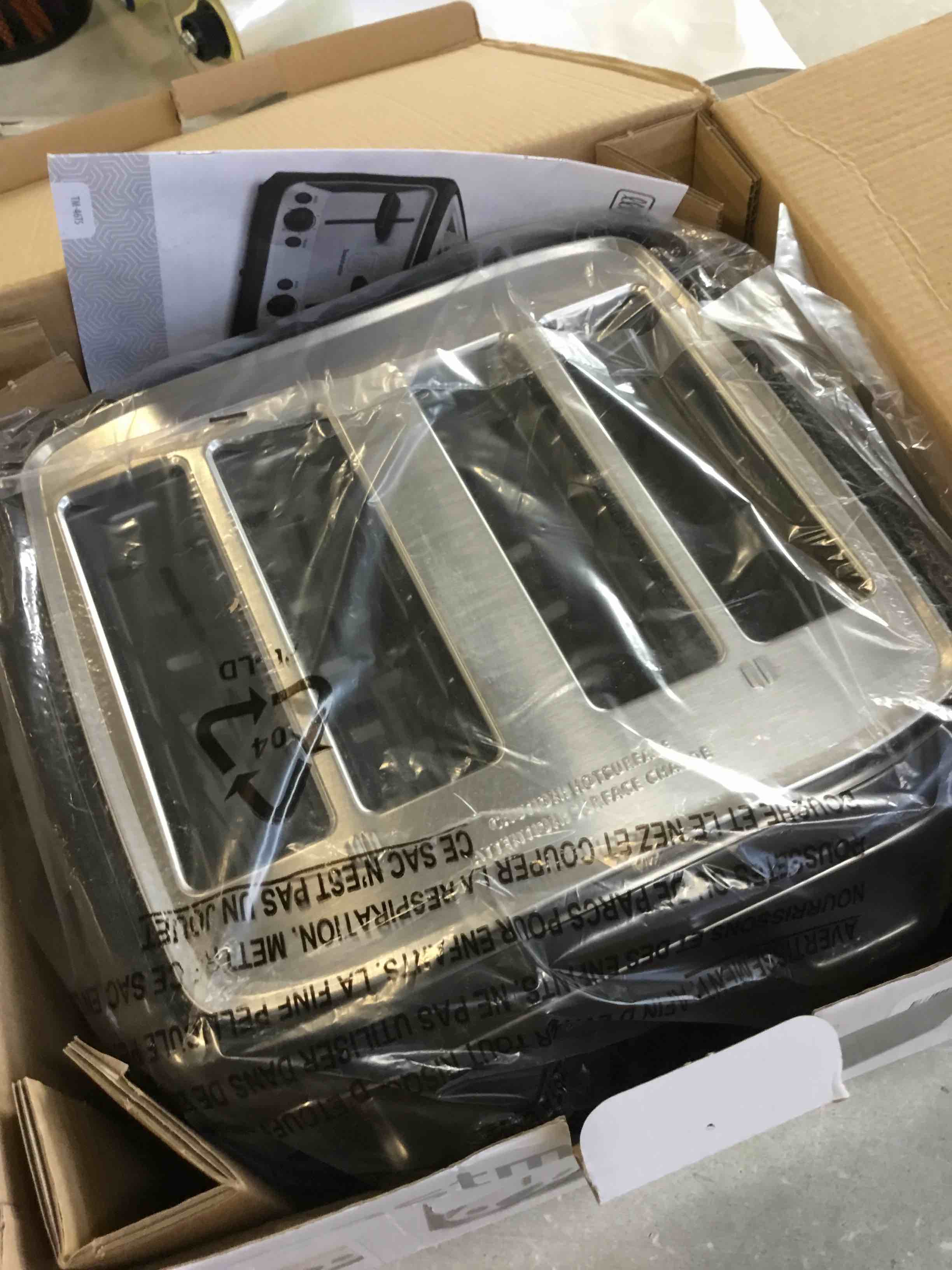https://s3.amazonaws.com/lotting-images-prod/bidfta/PNK0202560_1726523092935.jpeg