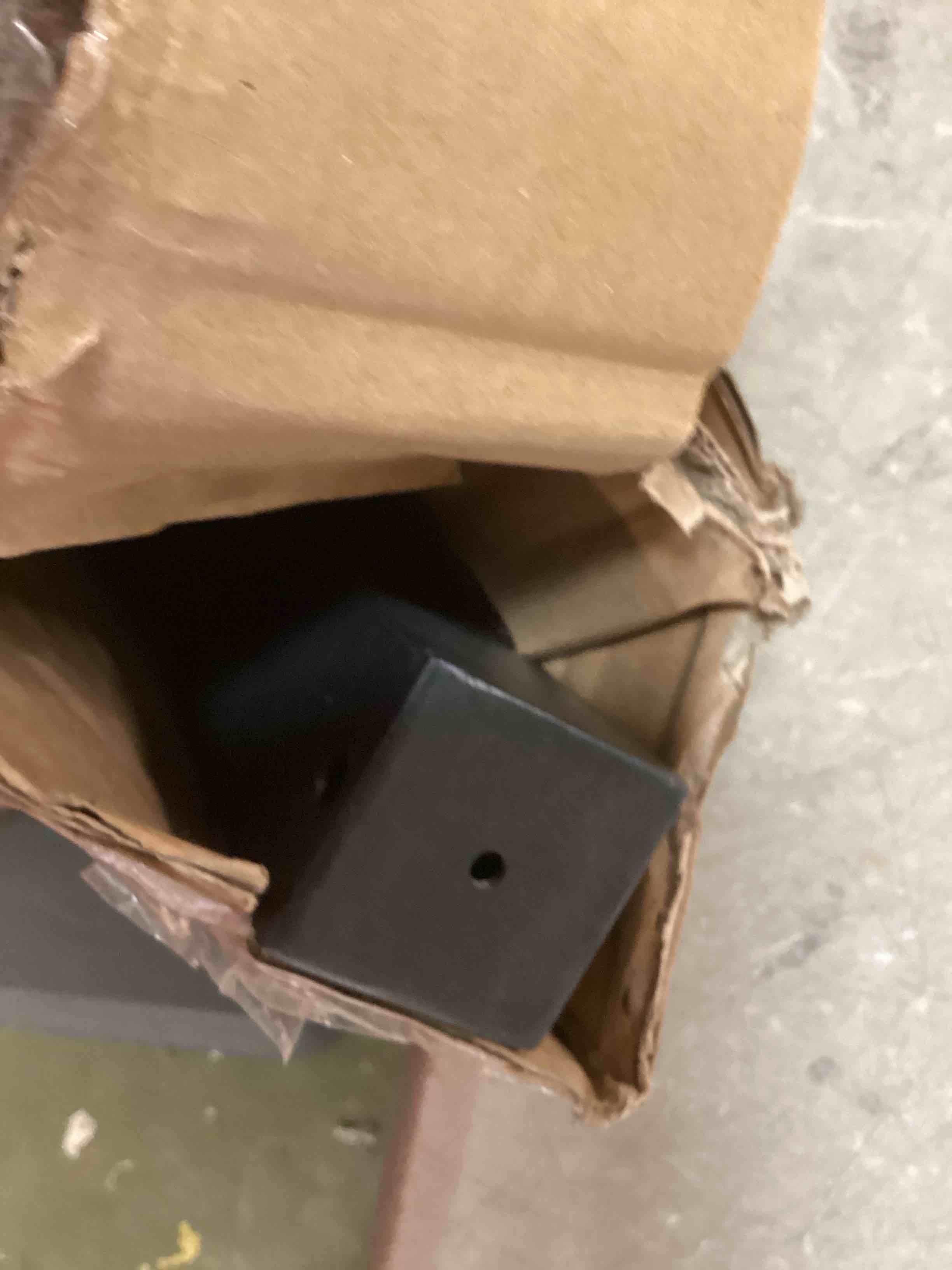 https://s3.amazonaws.com/lotting-images-prod/bidfta/PNK0204531_1725645531831.jpeg