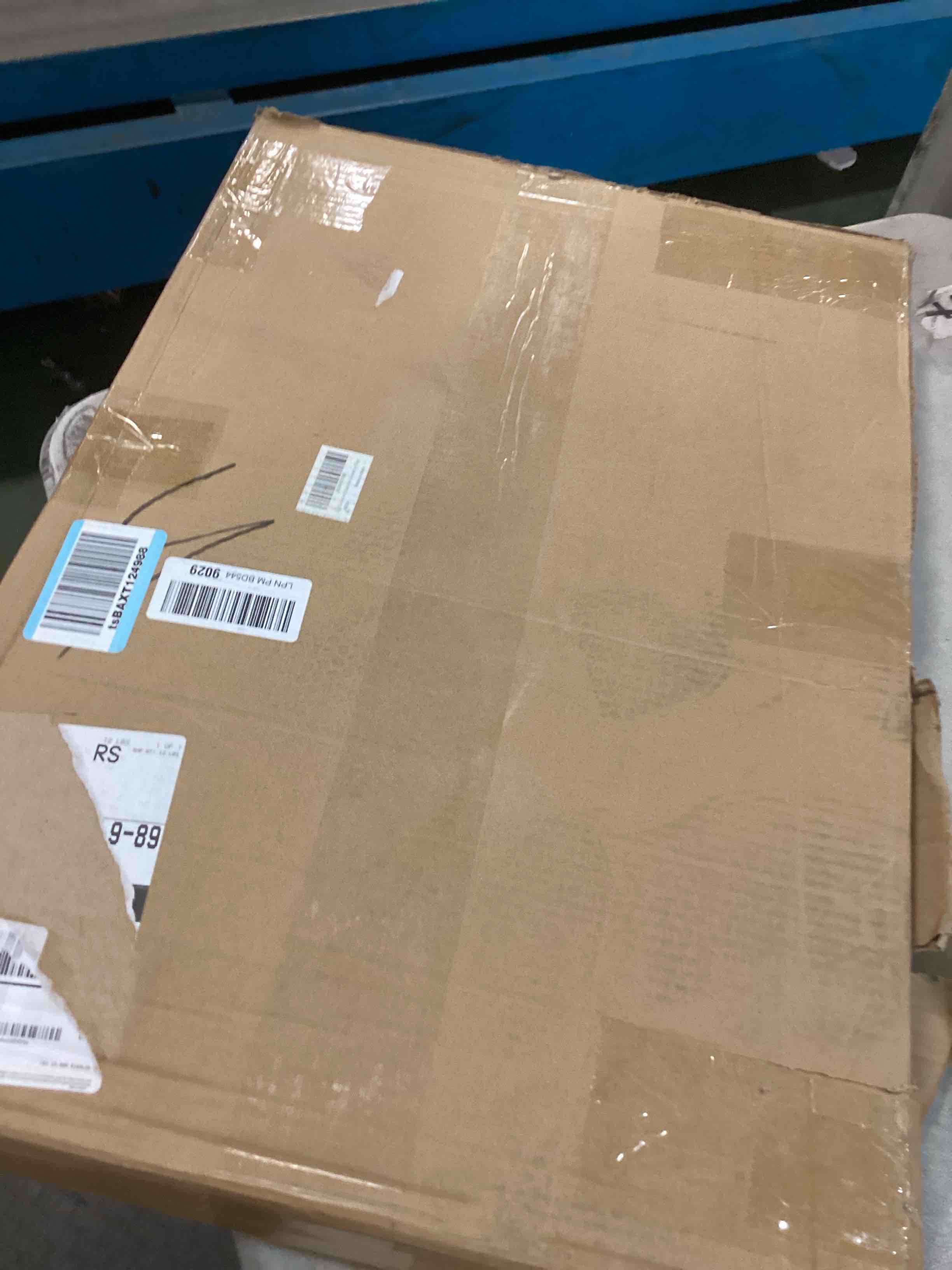 https://s3.amazonaws.com/lotting-images-prod/bidfta/PNK0204737_1725547681736.jpeg