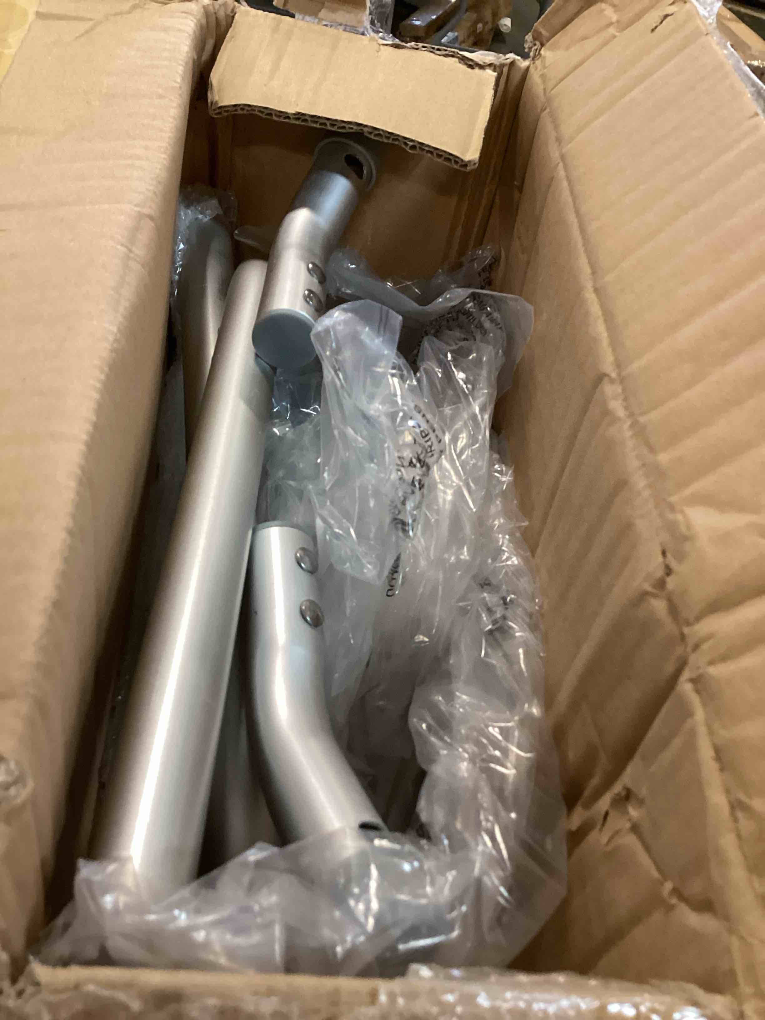 https://s3.amazonaws.com/lotting-images-prod/bidfta/PNK0204742_1725547193977.jpeg
