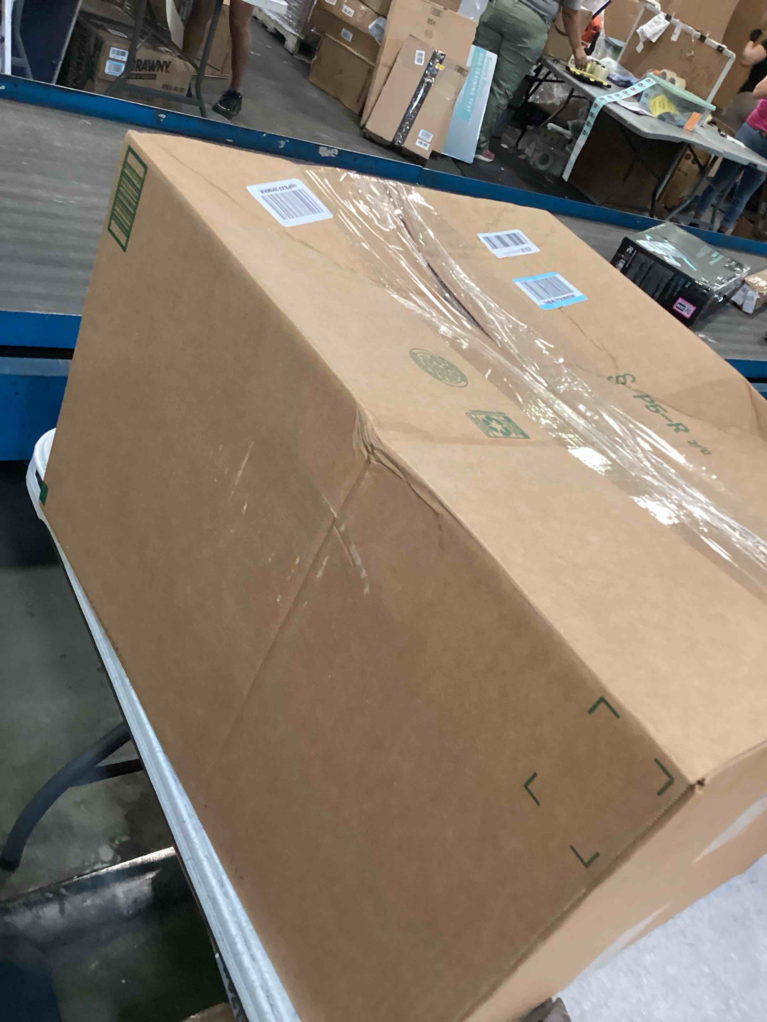 https://s3.amazonaws.com/lotting-images-prod/bidfta/PNK0205171_1725384443781.jpeg