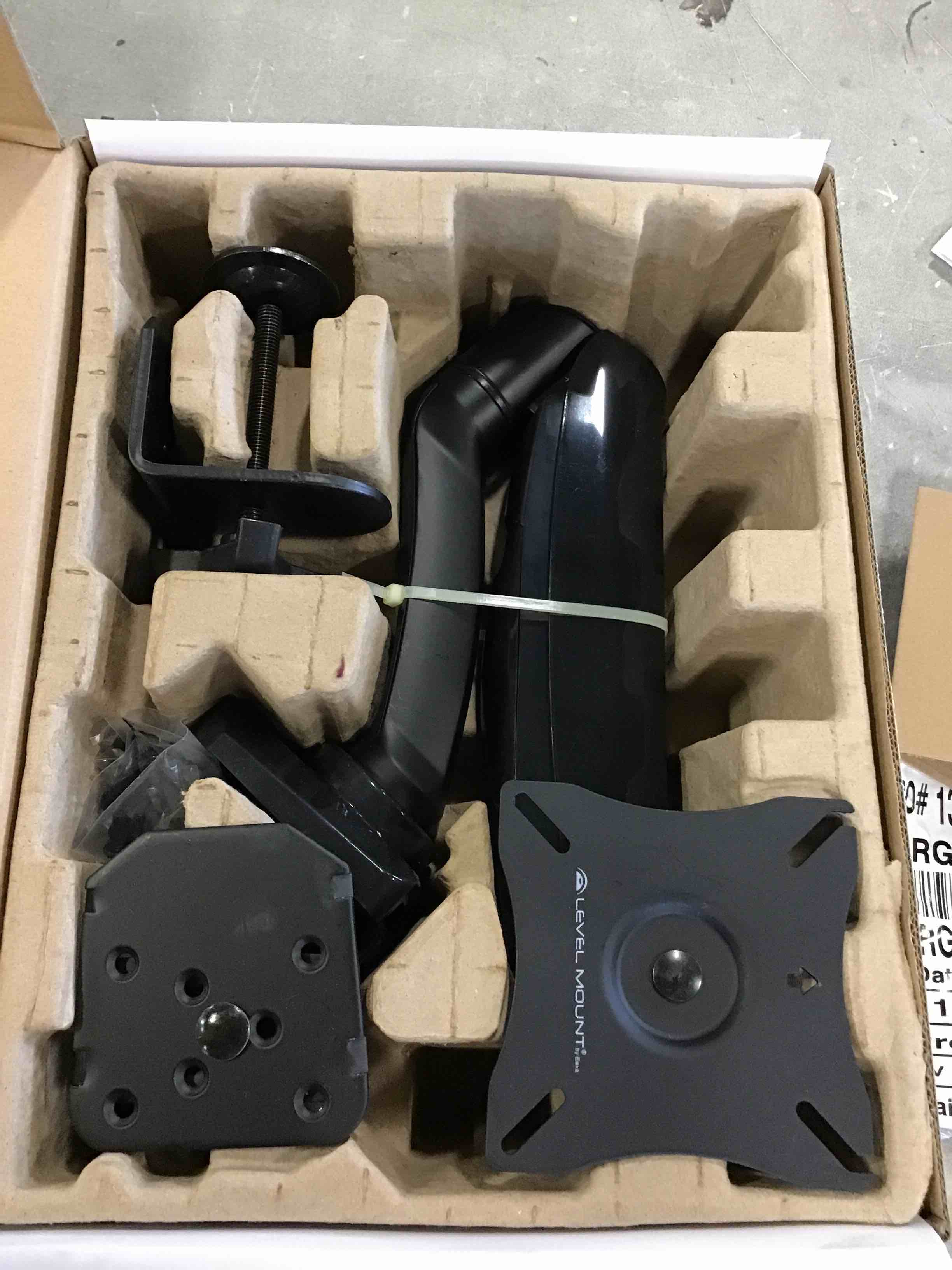 https://s3.amazonaws.com/lotting-images-prod/bidfta/PNK0206268_1726254111493.jpeg