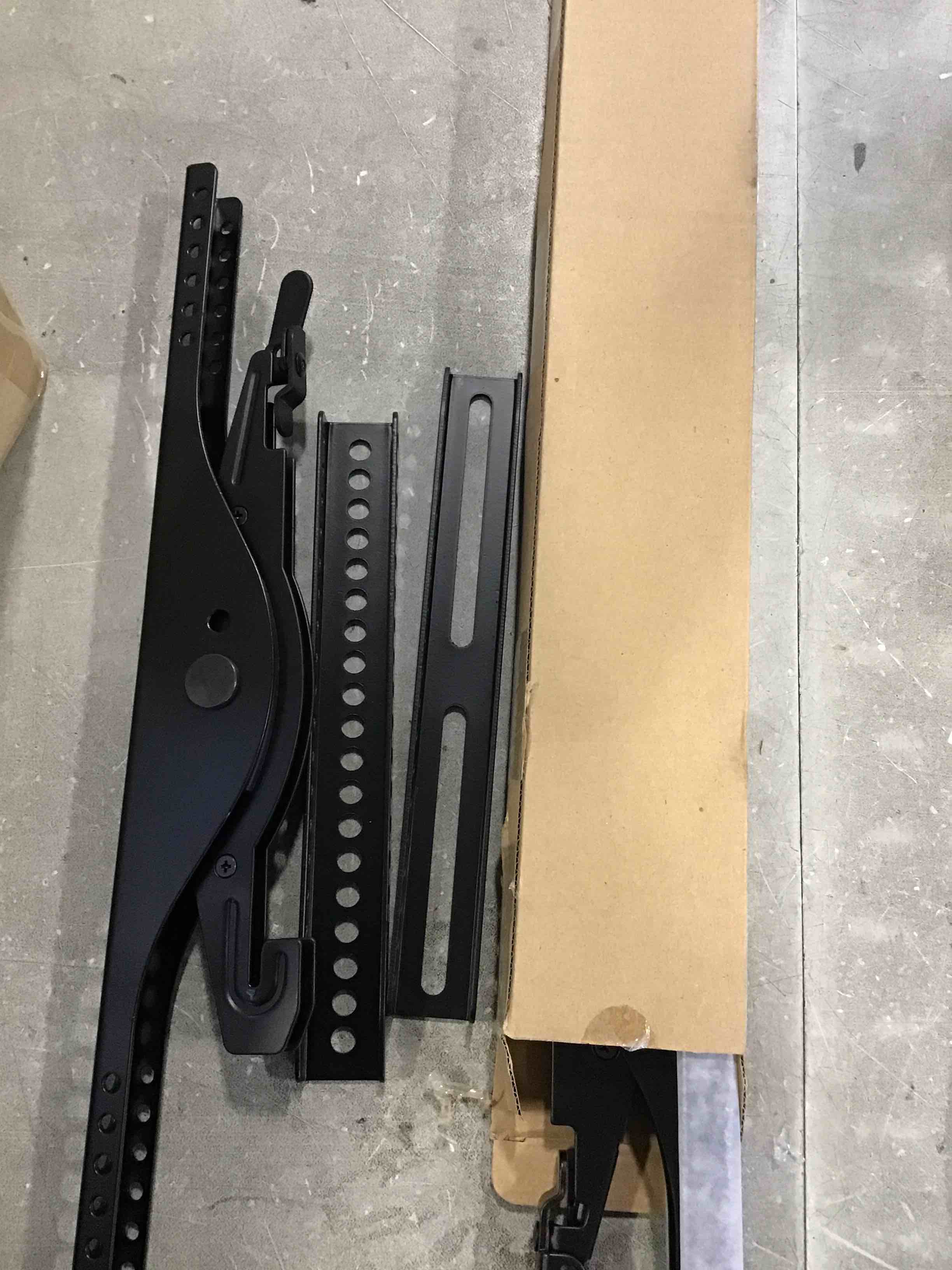 https://s3.amazonaws.com/lotting-images-prod/bidfta/PNK0206273_1726254687165.jpeg