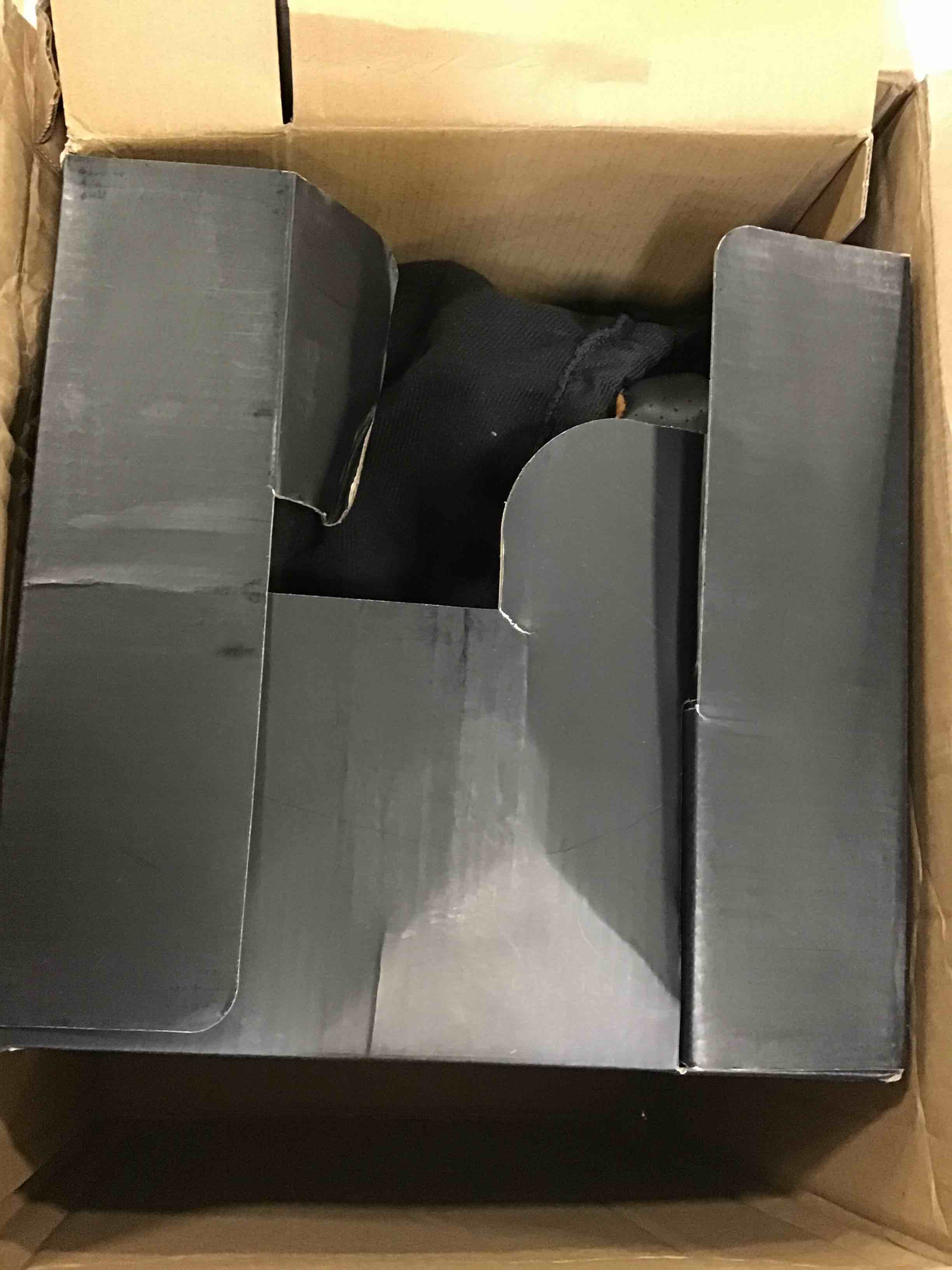 https://s3.amazonaws.com/lotting-images-prod/bidfta/PNK0206980_1727290282028.jpeg