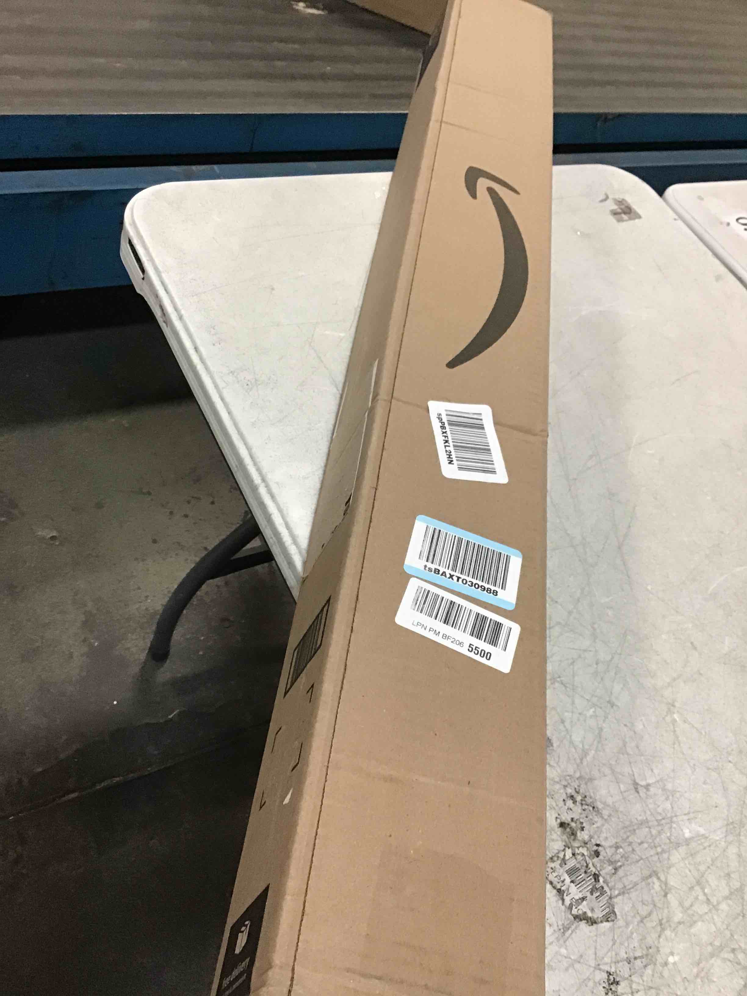 https://s3.amazonaws.com/lotting-images-prod/bidfta/PNK0209427_1725492180925.jpeg