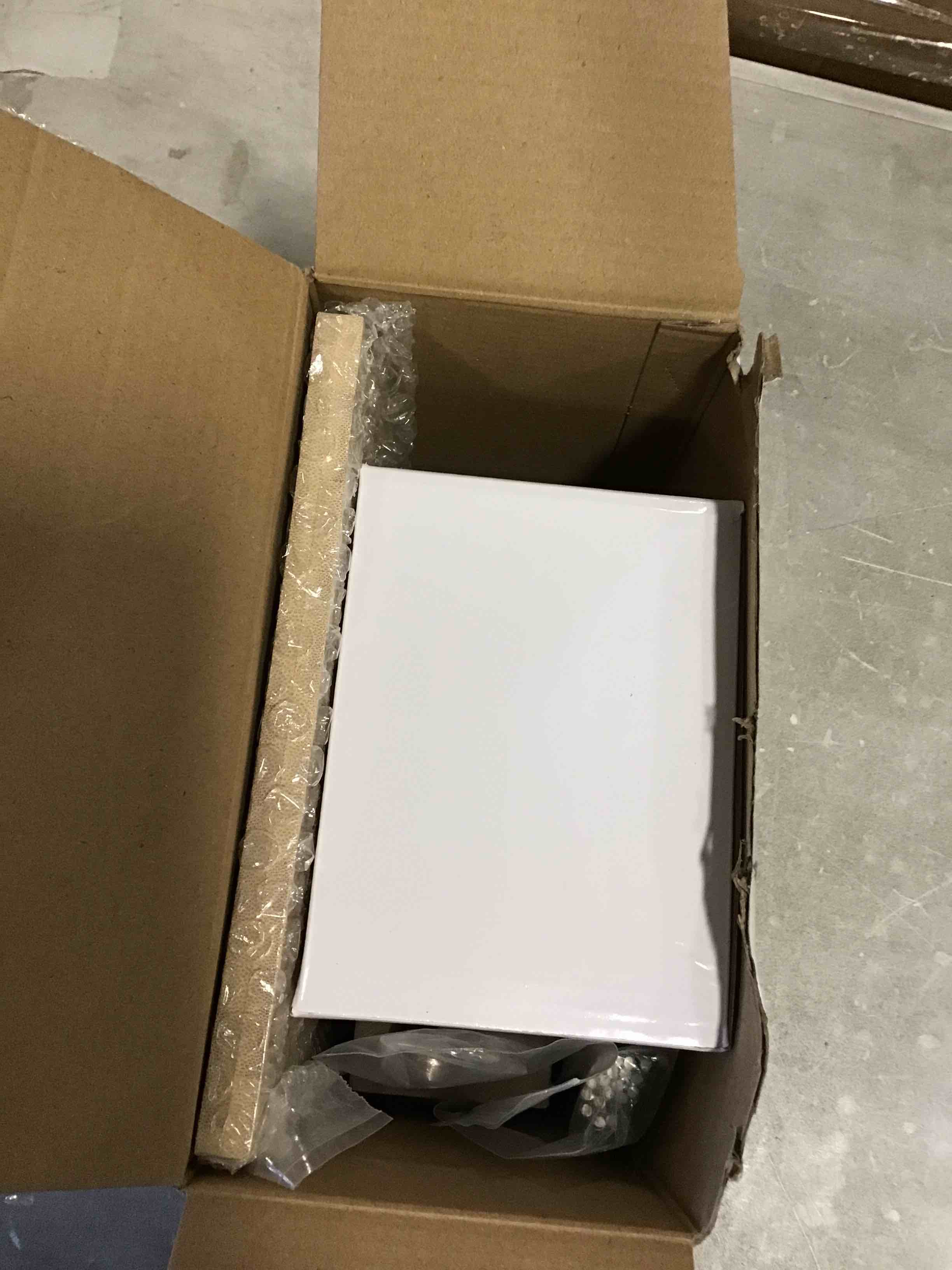 https://s3.amazonaws.com/lotting-images-prod/bidfta/PNK0212820_1725469095547.jpeg