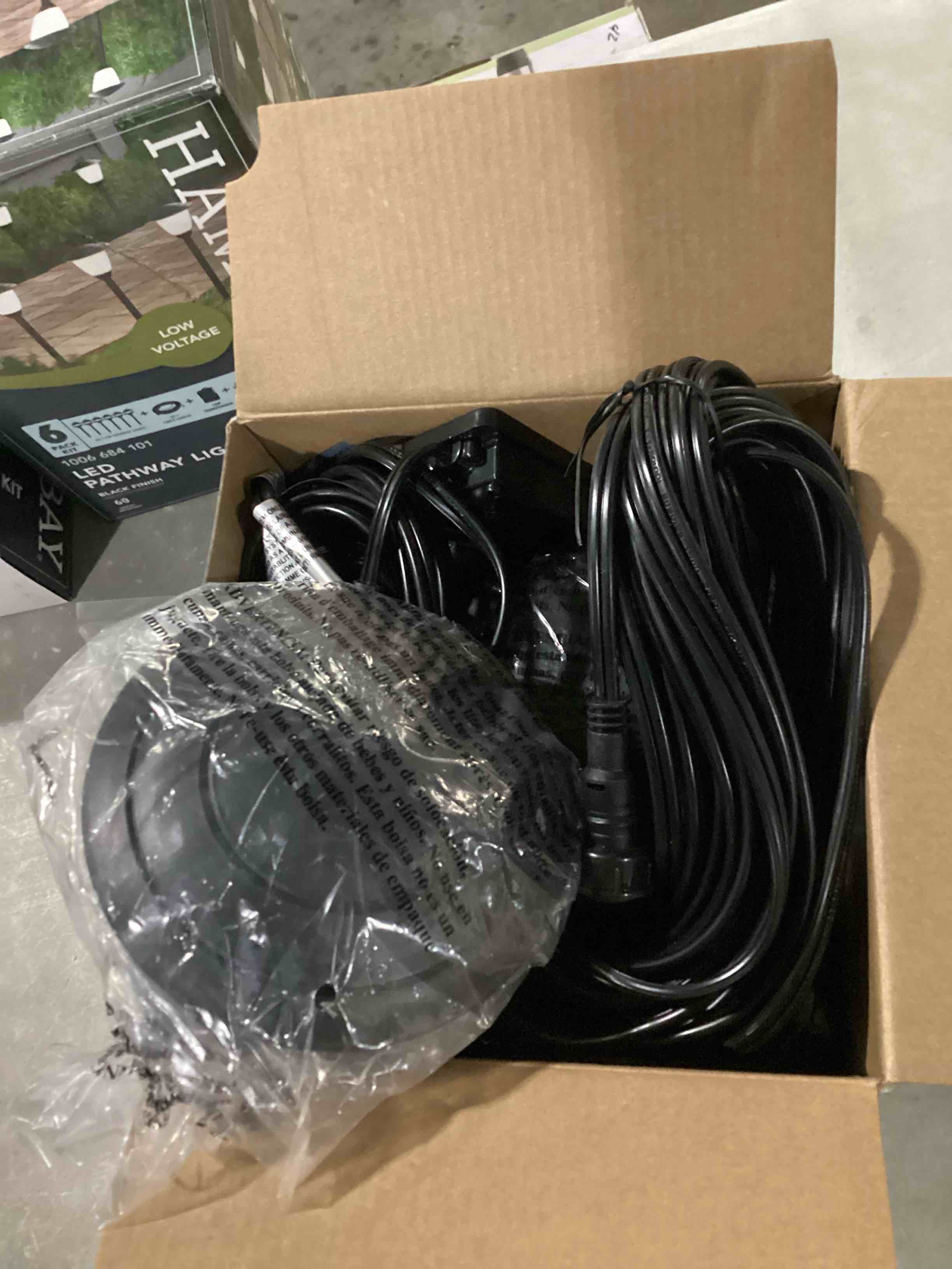 https://s3.amazonaws.com/lotting-images-prod/bidfta/PNK0216202_1738853199965.jpeg