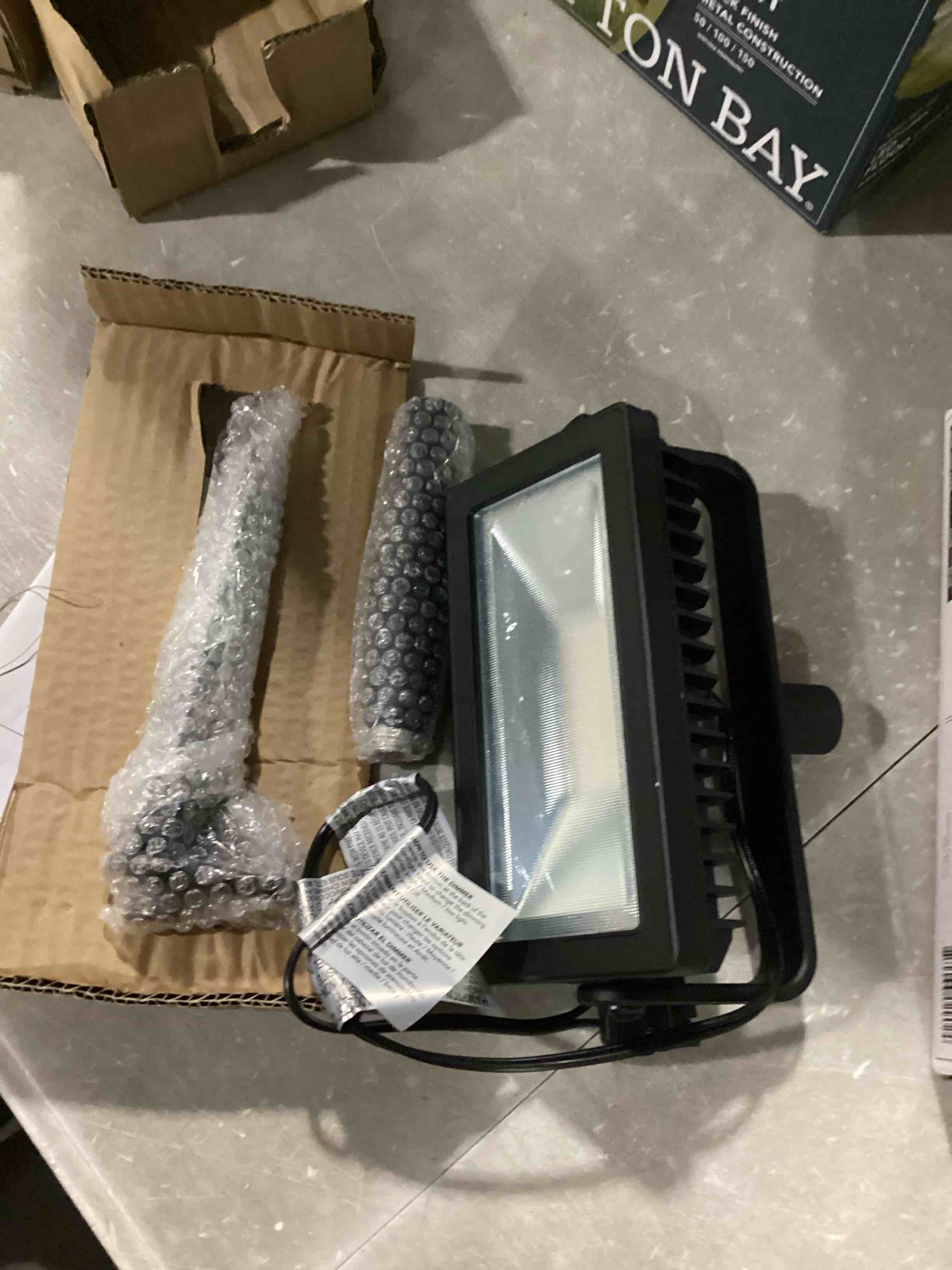 https://s3.amazonaws.com/lotting-images-prod/bidfta/PNK0216257_1738847255218.jpeg