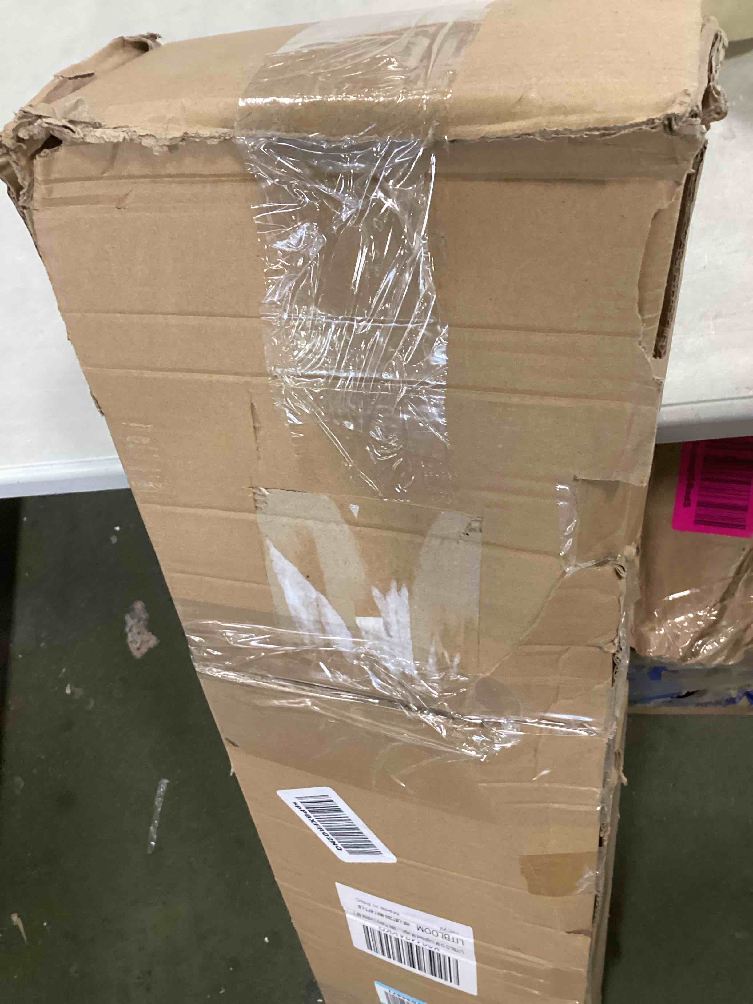 https://s3.amazonaws.com/lotting-images-prod/bidfta/PNK0218903_1726930370749.jpeg