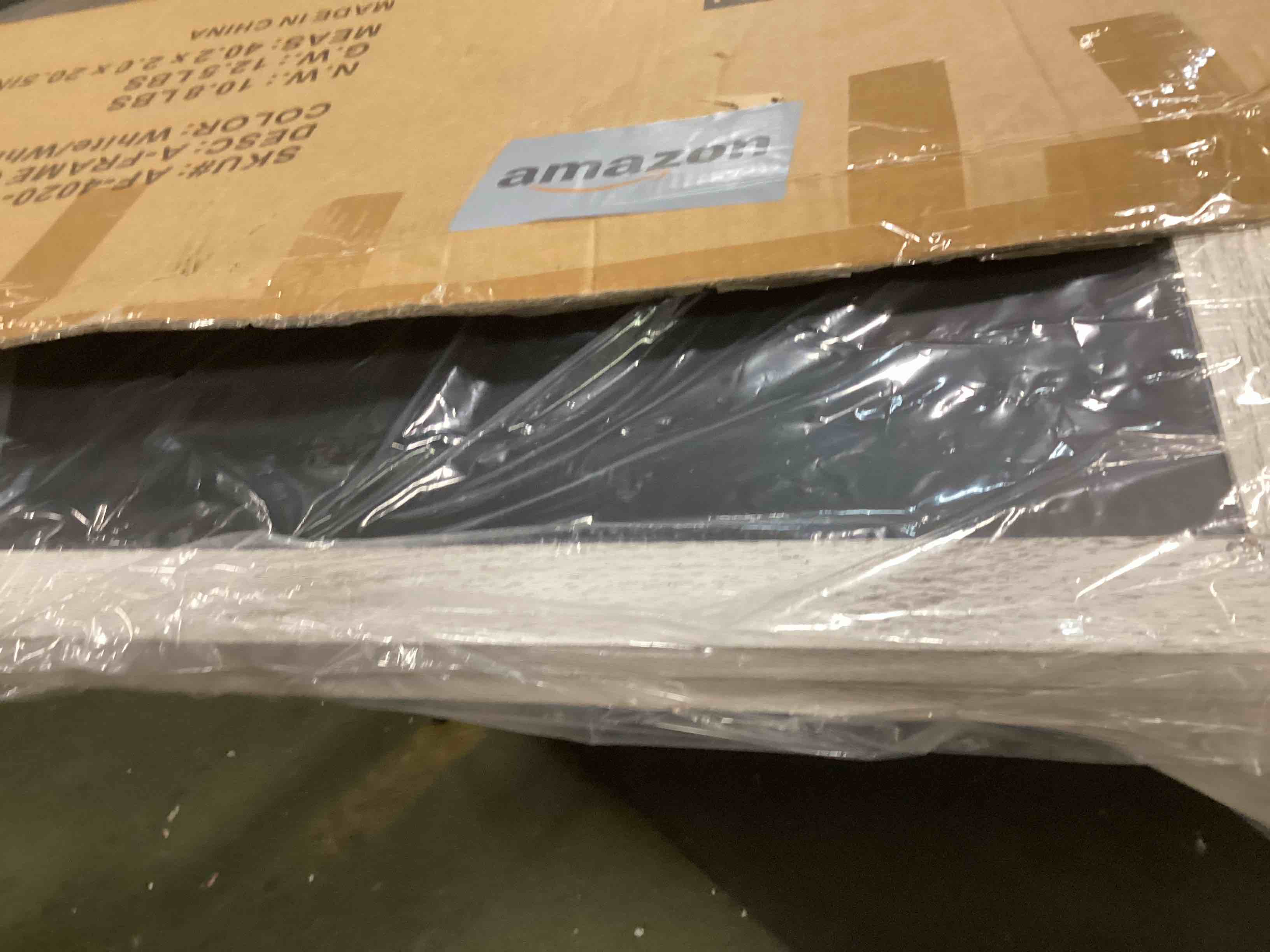 https://s3.amazonaws.com/lotting-images-prod/bidfta/PNK0218997_1726916967377.jpeg