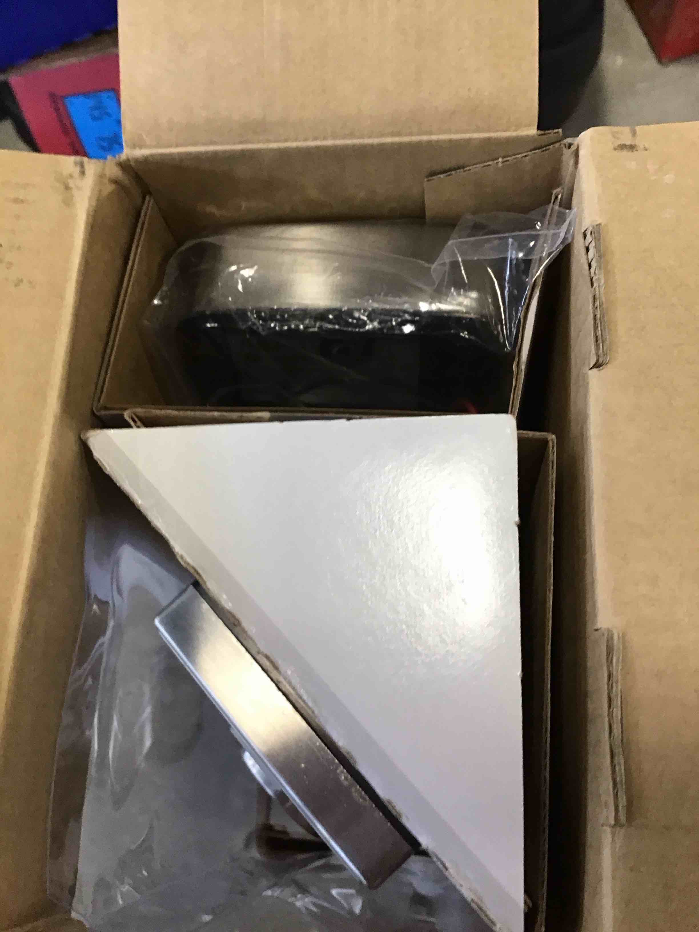 https://s3.amazonaws.com/lotting-images-prod/bidfta/PNK0221481_1726846331878.jpeg