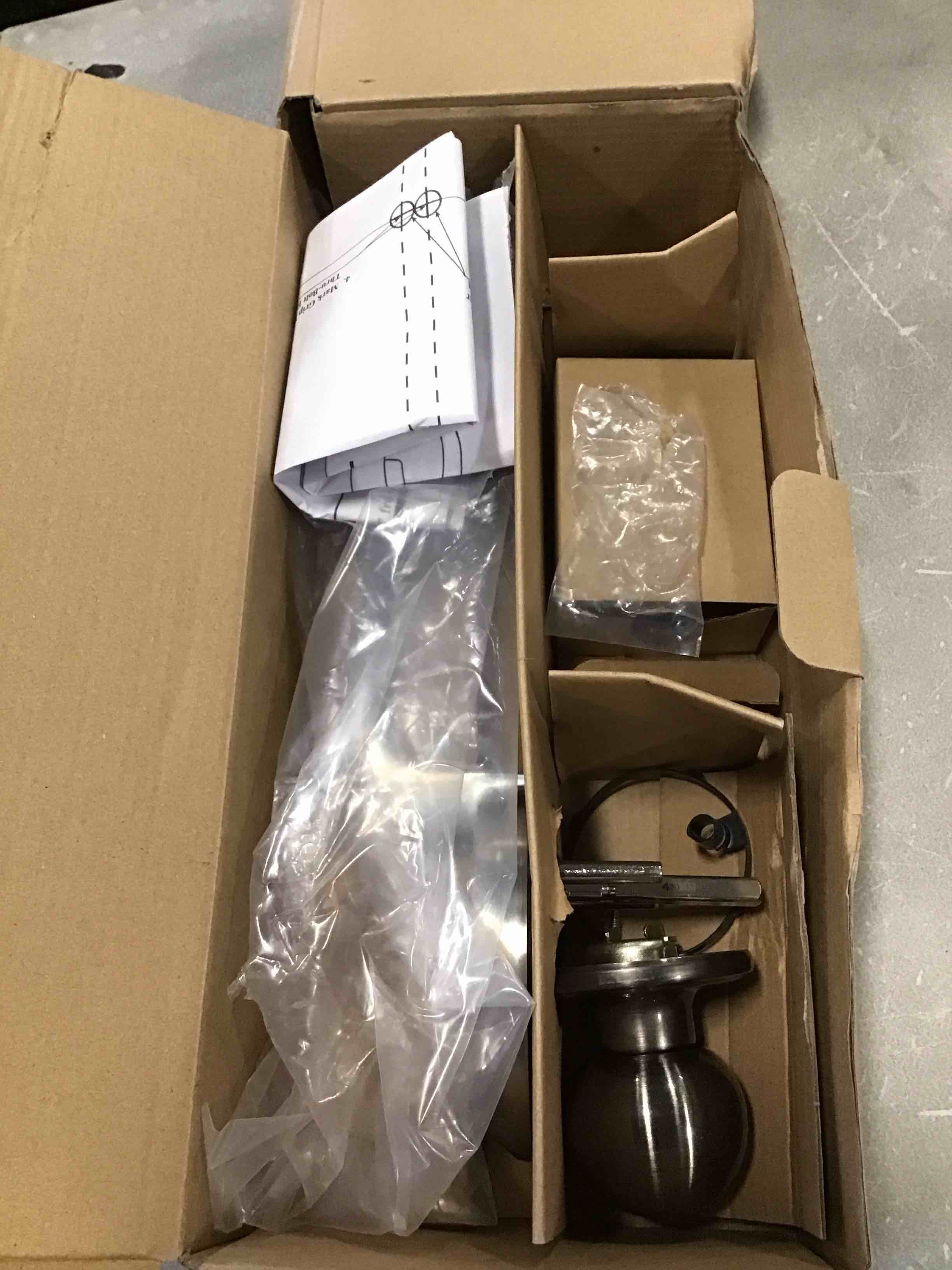 https://s3.amazonaws.com/lotting-images-prod/bidfta/PNK0221567_1726854677691.jpeg