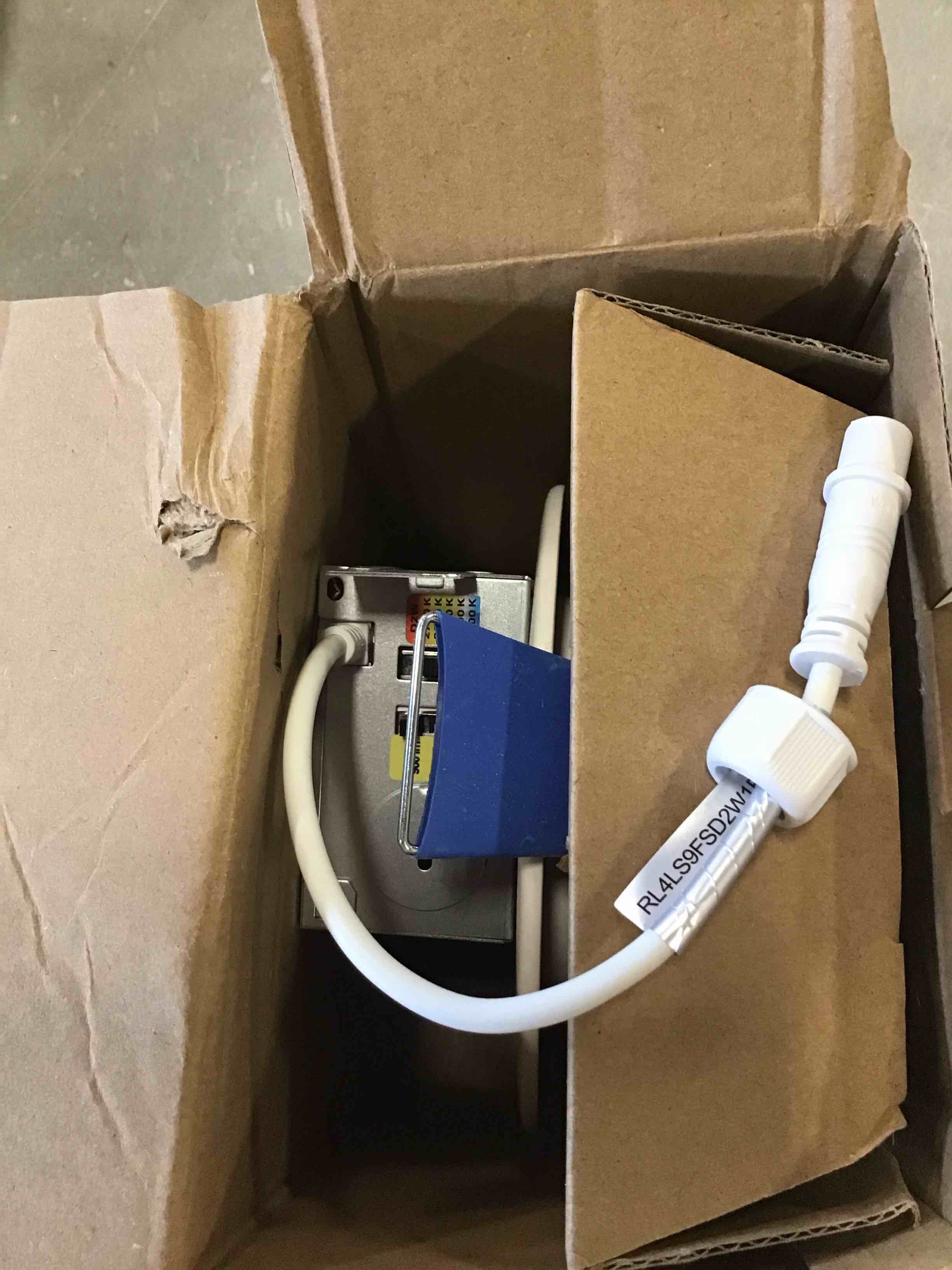 https://s3.amazonaws.com/lotting-images-prod/bidfta/PNK0221644_1726862460422.jpeg