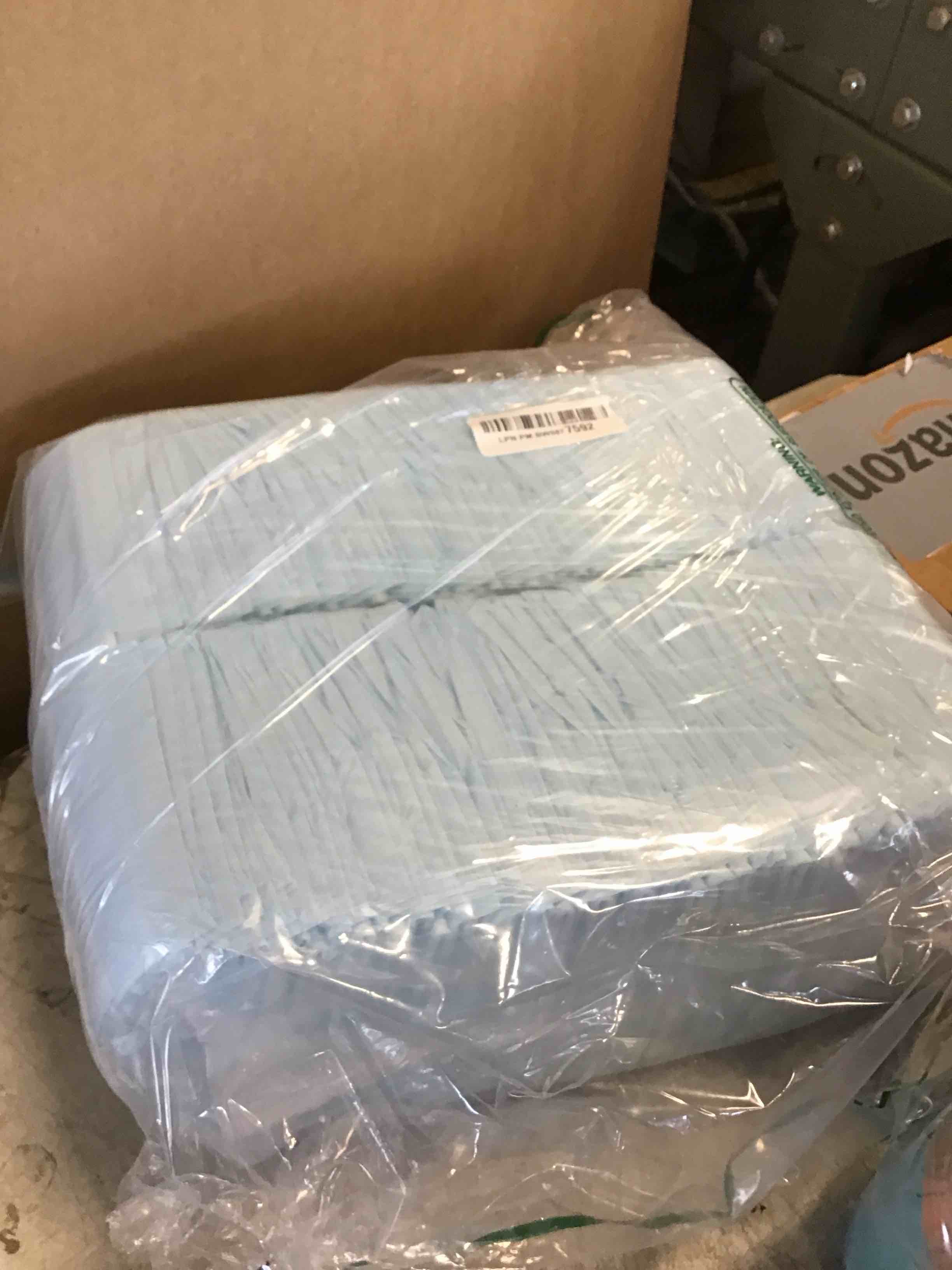 https://s3.amazonaws.com/lotting-images-prod/bidfta/PNK0223848_1725909585617.jpeg