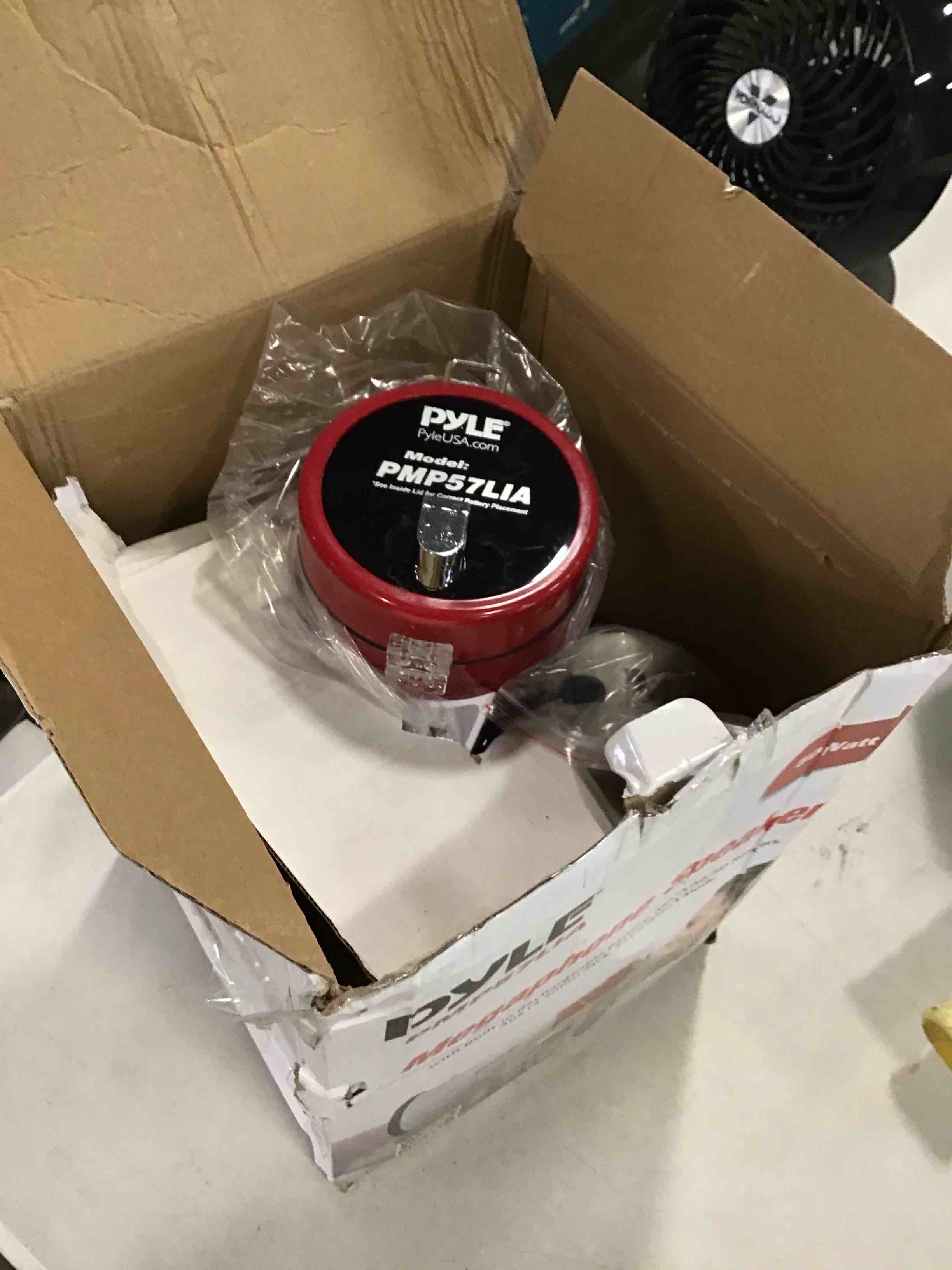 https://s3.amazonaws.com/lotting-images-prod/bidfta/PNK0225655_1726083094134.jpeg