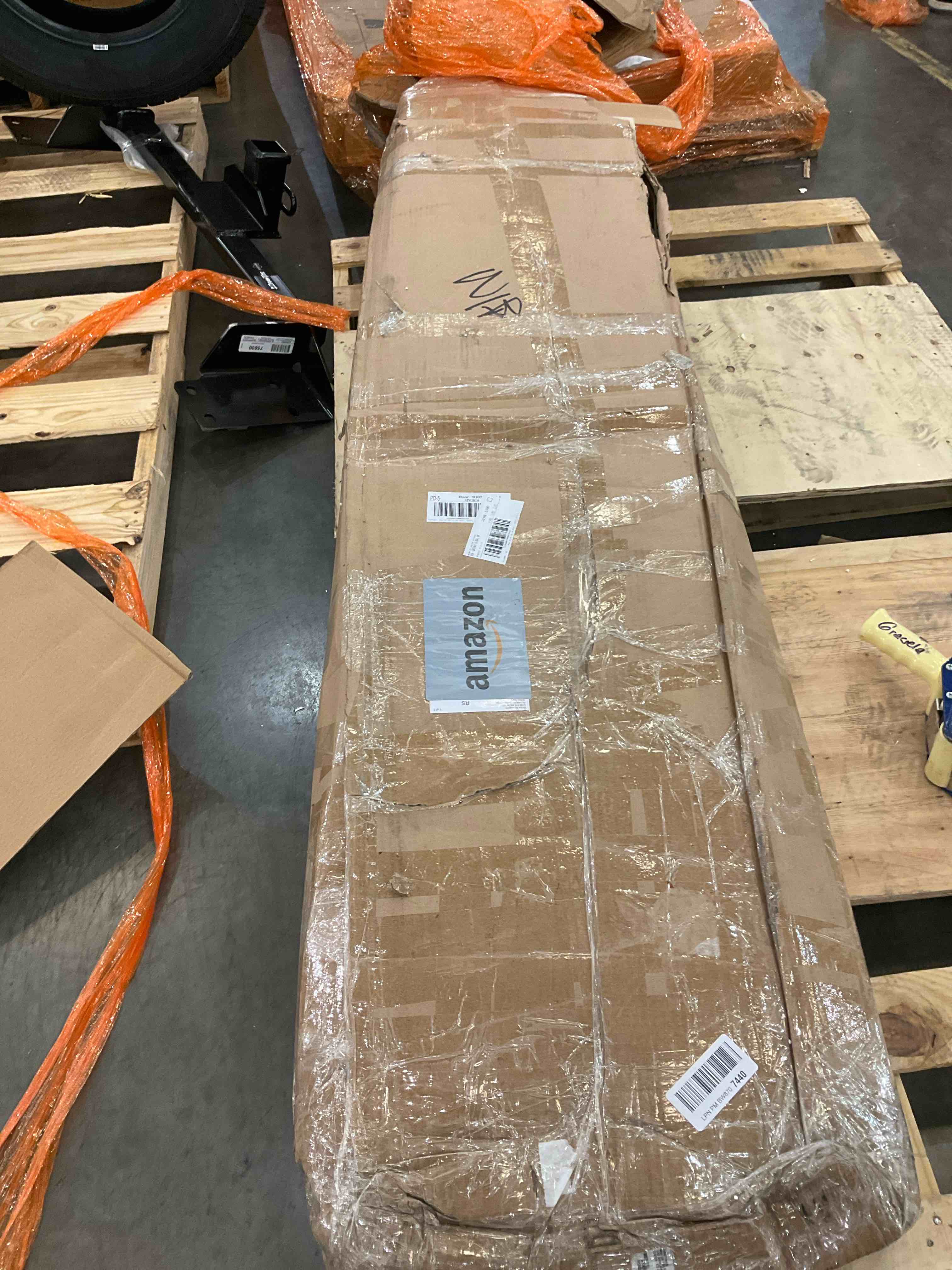 https://s3.amazonaws.com/lotting-images-prod/bidfta/PNK0228122_1728314829583.jpeg
