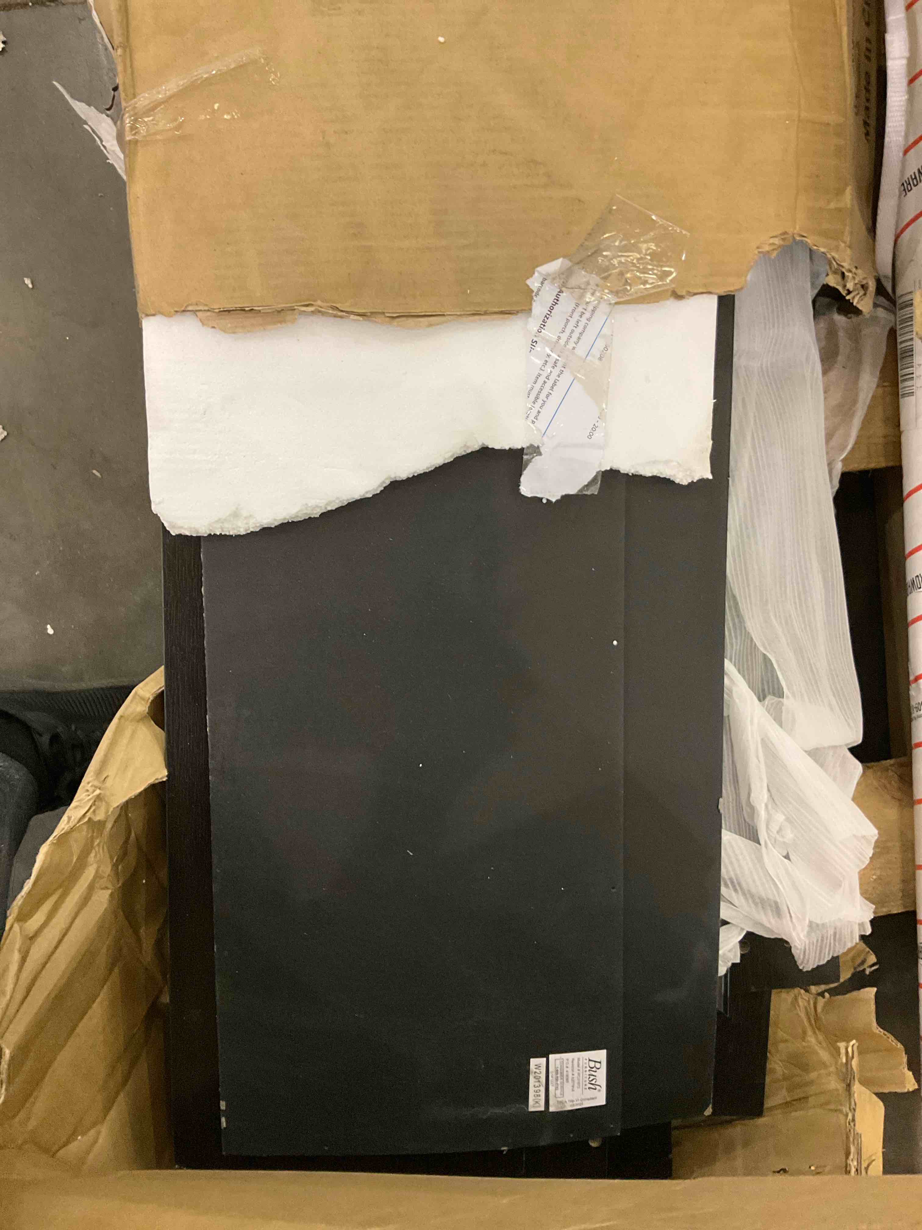 https://s3.amazonaws.com/lotting-images-prod/bidfta/PNK0228270_1728060755986.jpeg