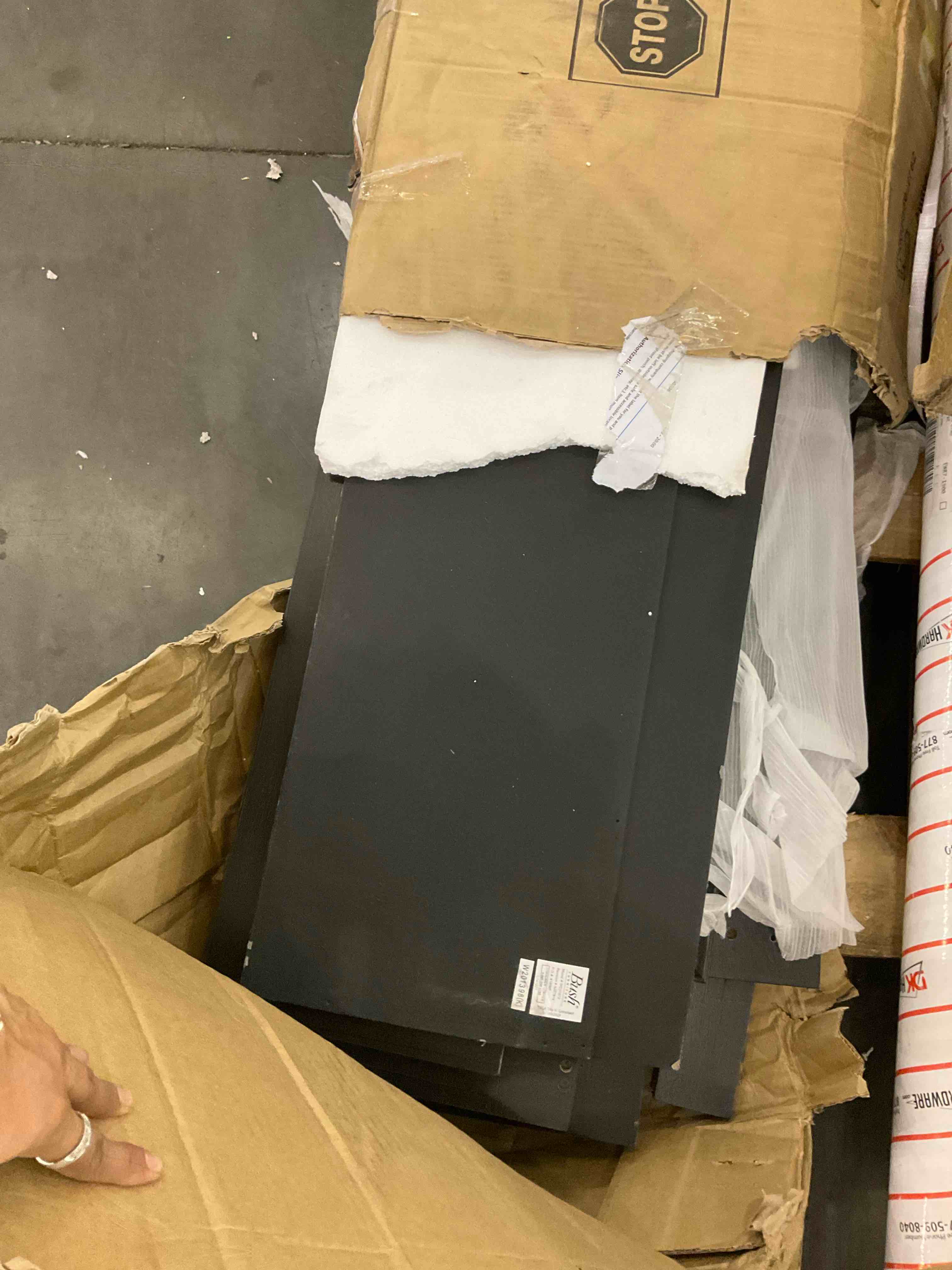 https://s3.amazonaws.com/lotting-images-prod/bidfta/PNK0228270_1728060774109.jpeg