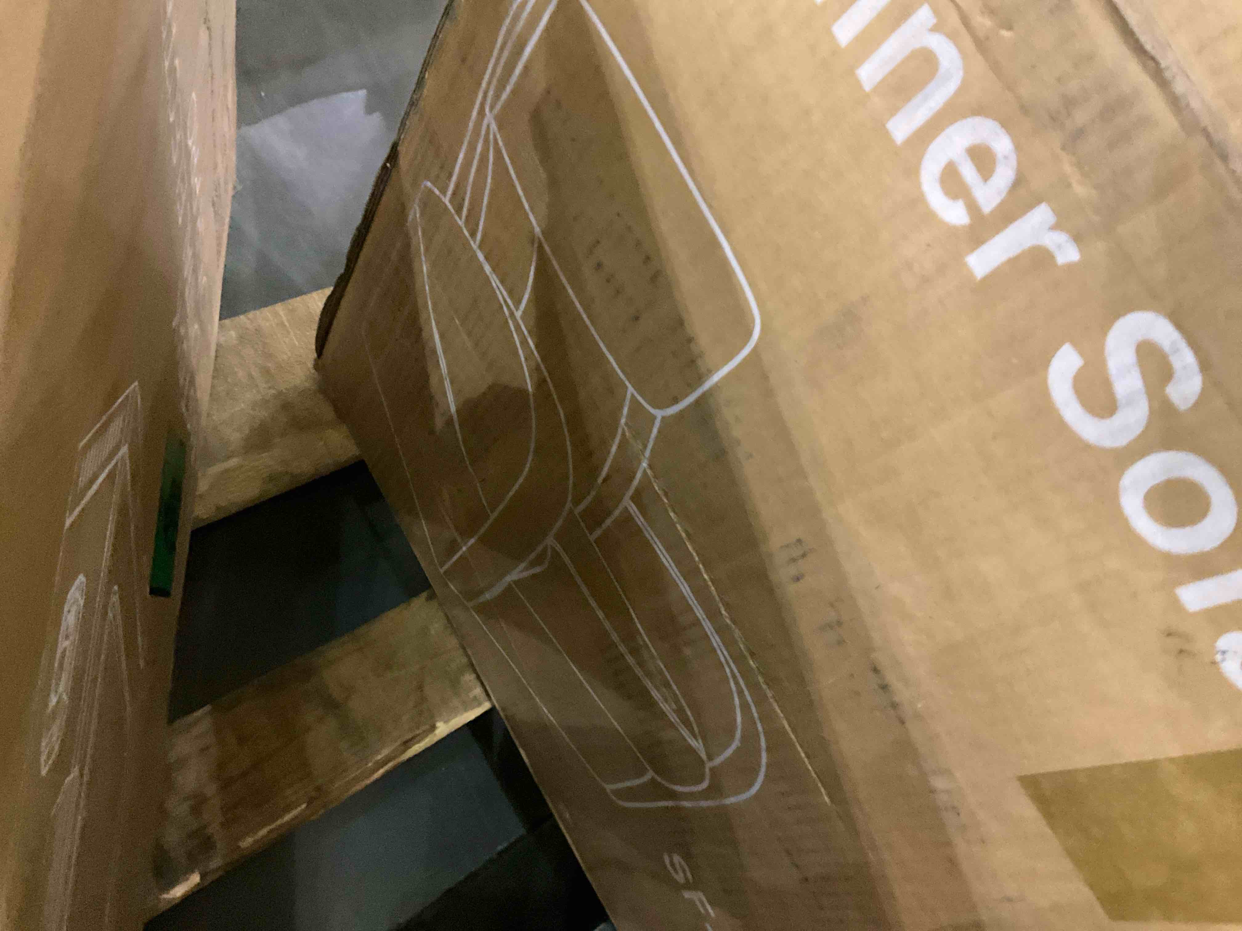 https://s3.amazonaws.com/lotting-images-prod/bidfta/PNK0229059_1727262344560.jpeg