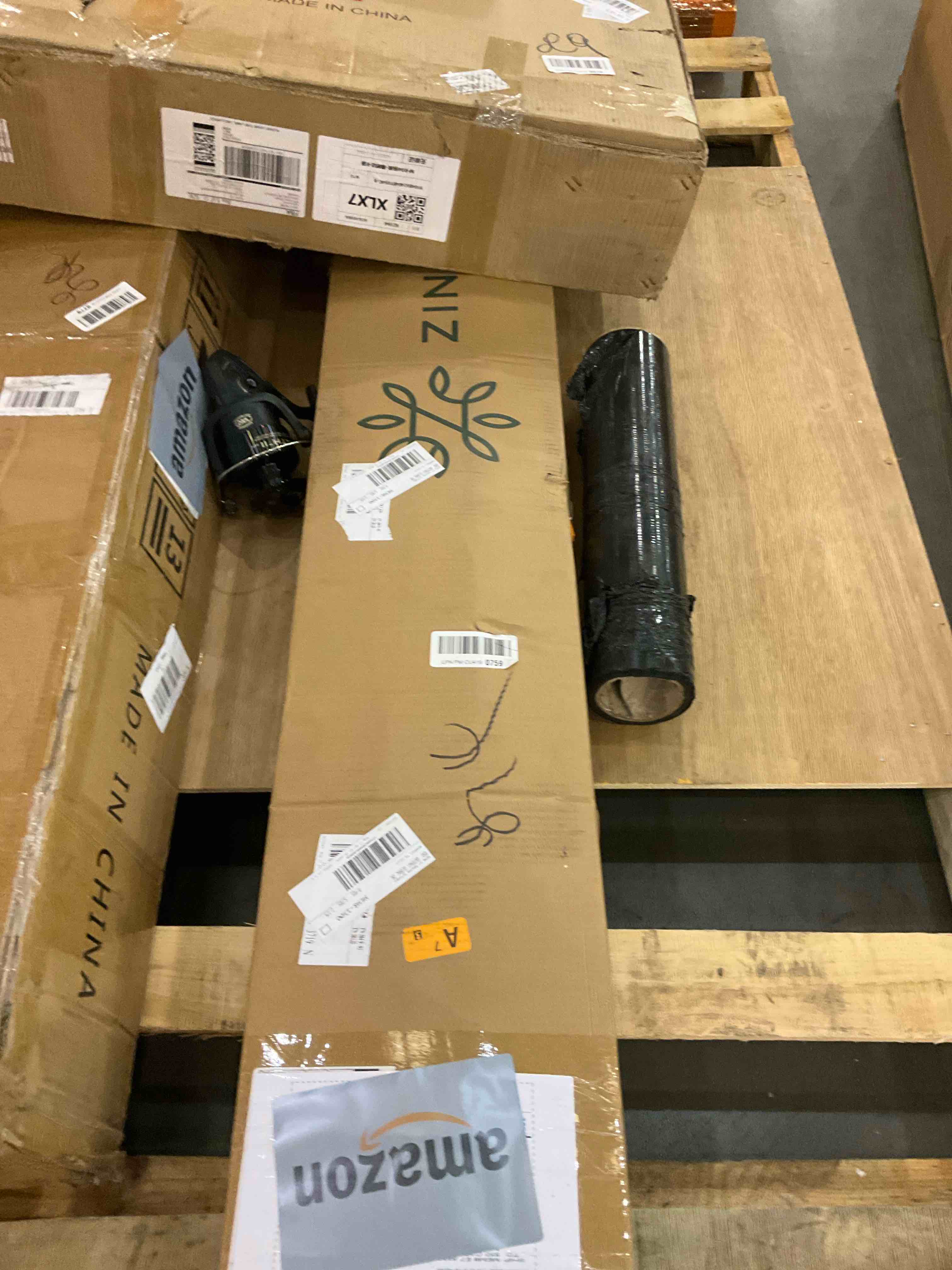 https://s3.amazonaws.com/lotting-images-prod/bidfta/PNK0229202_1727194368884.jpeg