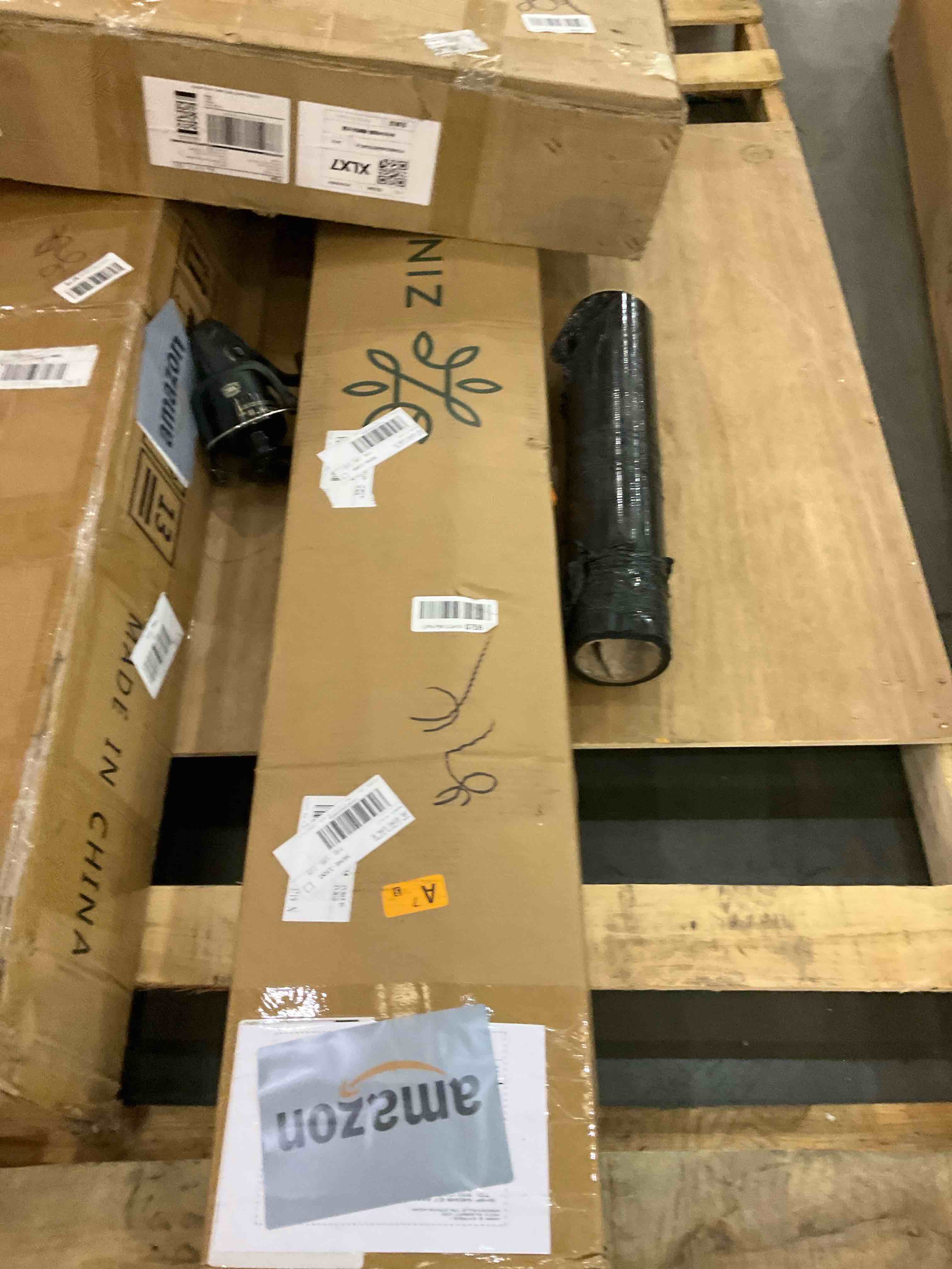 https://s3.amazonaws.com/lotting-images-prod/bidfta/PNK0229202_1727194370214.jpeg