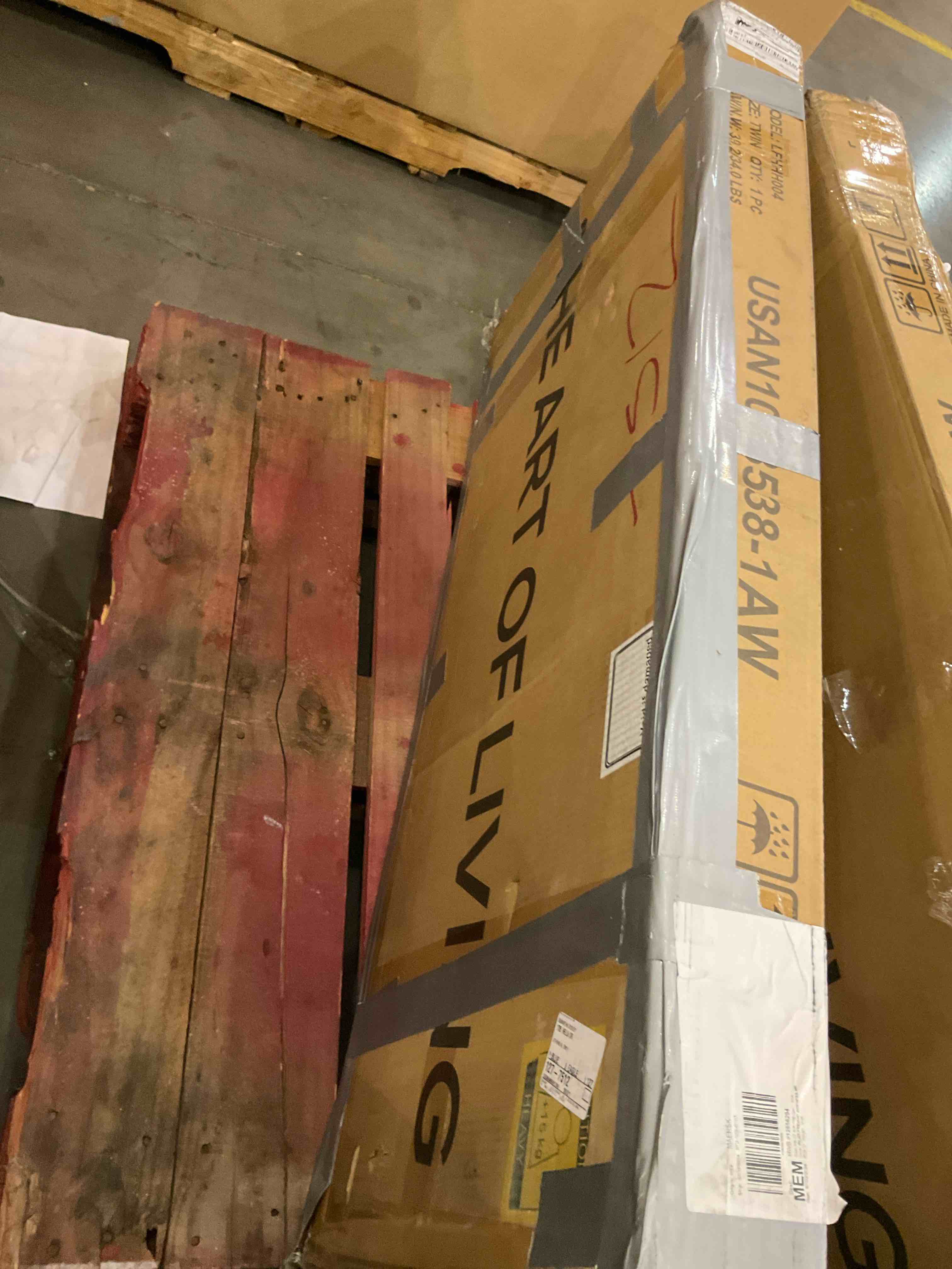 https://s3.amazonaws.com/lotting-images-prod/bidfta/PNK0229347_1727113326176.jpeg