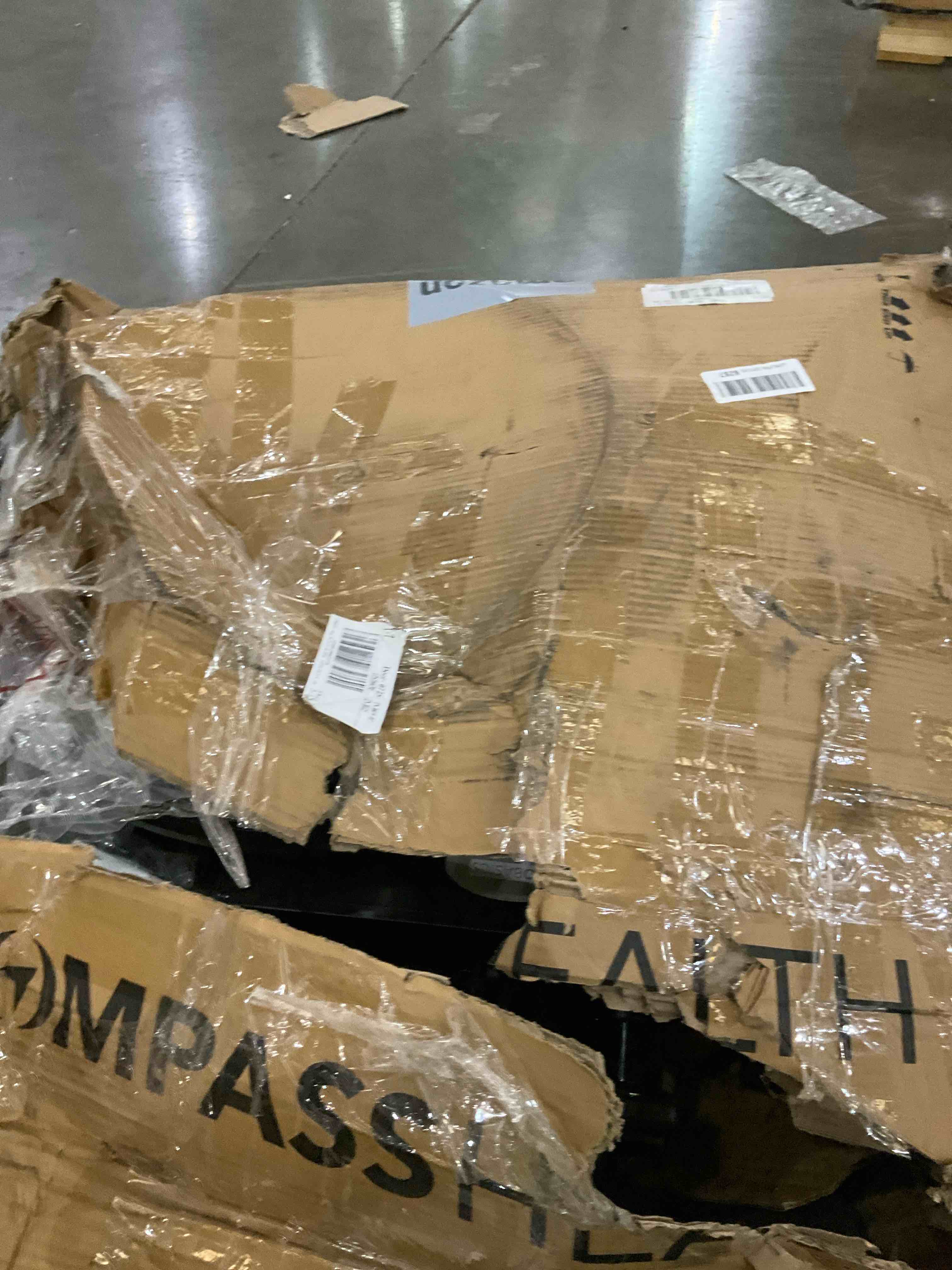 https://s3.amazonaws.com/lotting-images-prod/bidfta/PNK0229628_1726585016985.jpeg