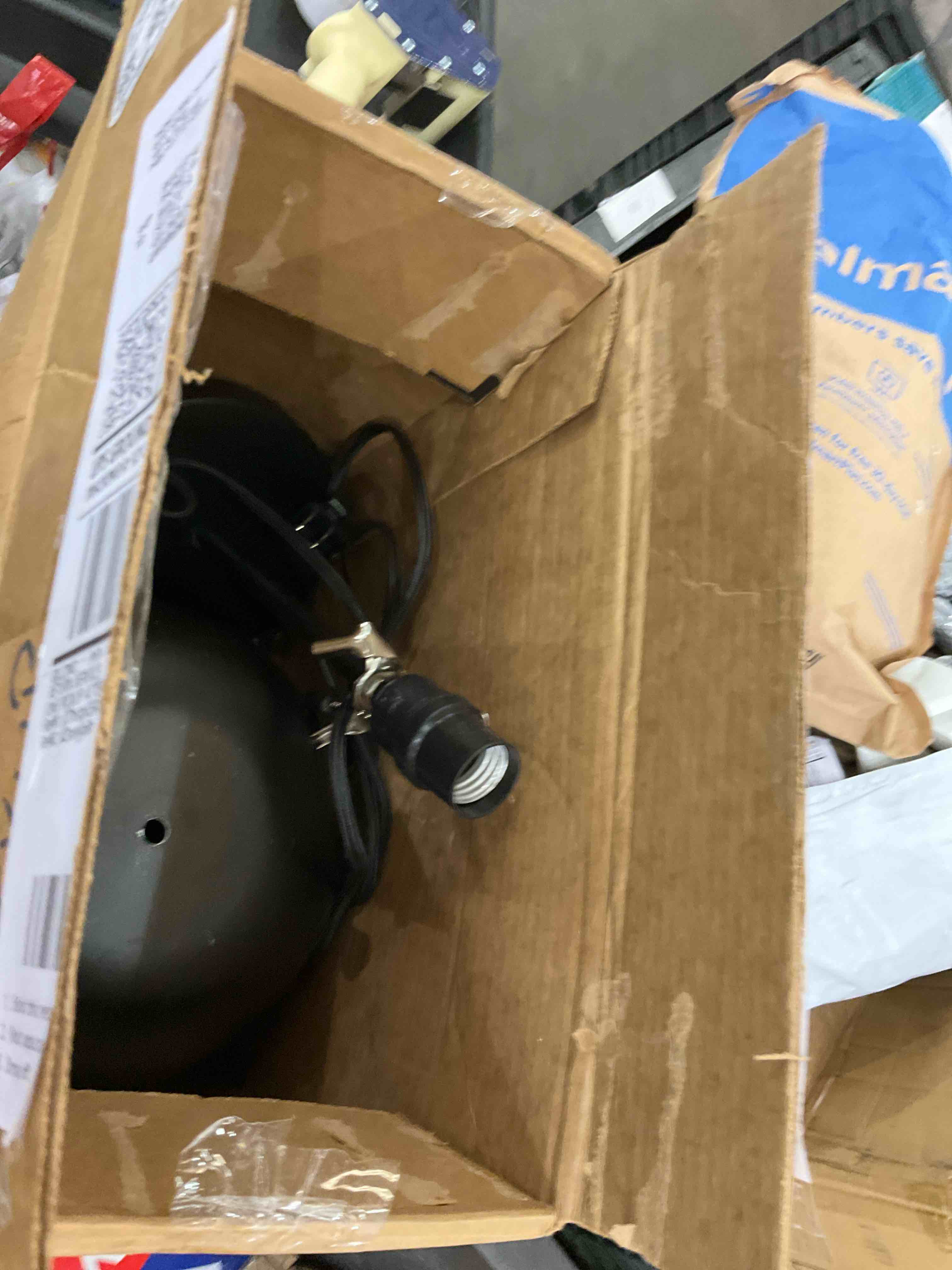 https://s3.amazonaws.com/lotting-images-prod/bidfta/PNK0229722_1726513596529.jpeg