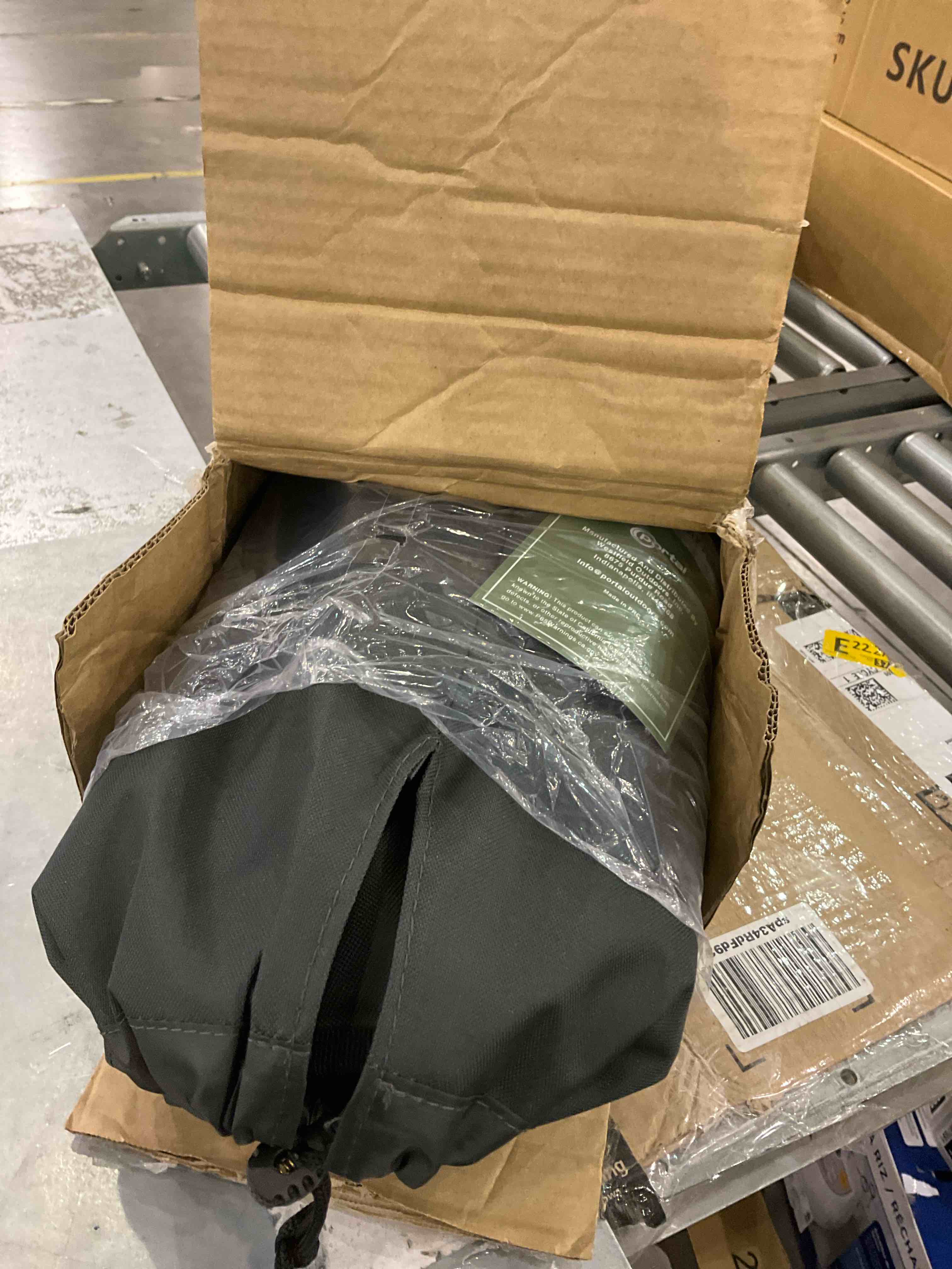 https://s3.amazonaws.com/lotting-images-prod/bidfta/PNK0230551_1727265210212.jpeg
