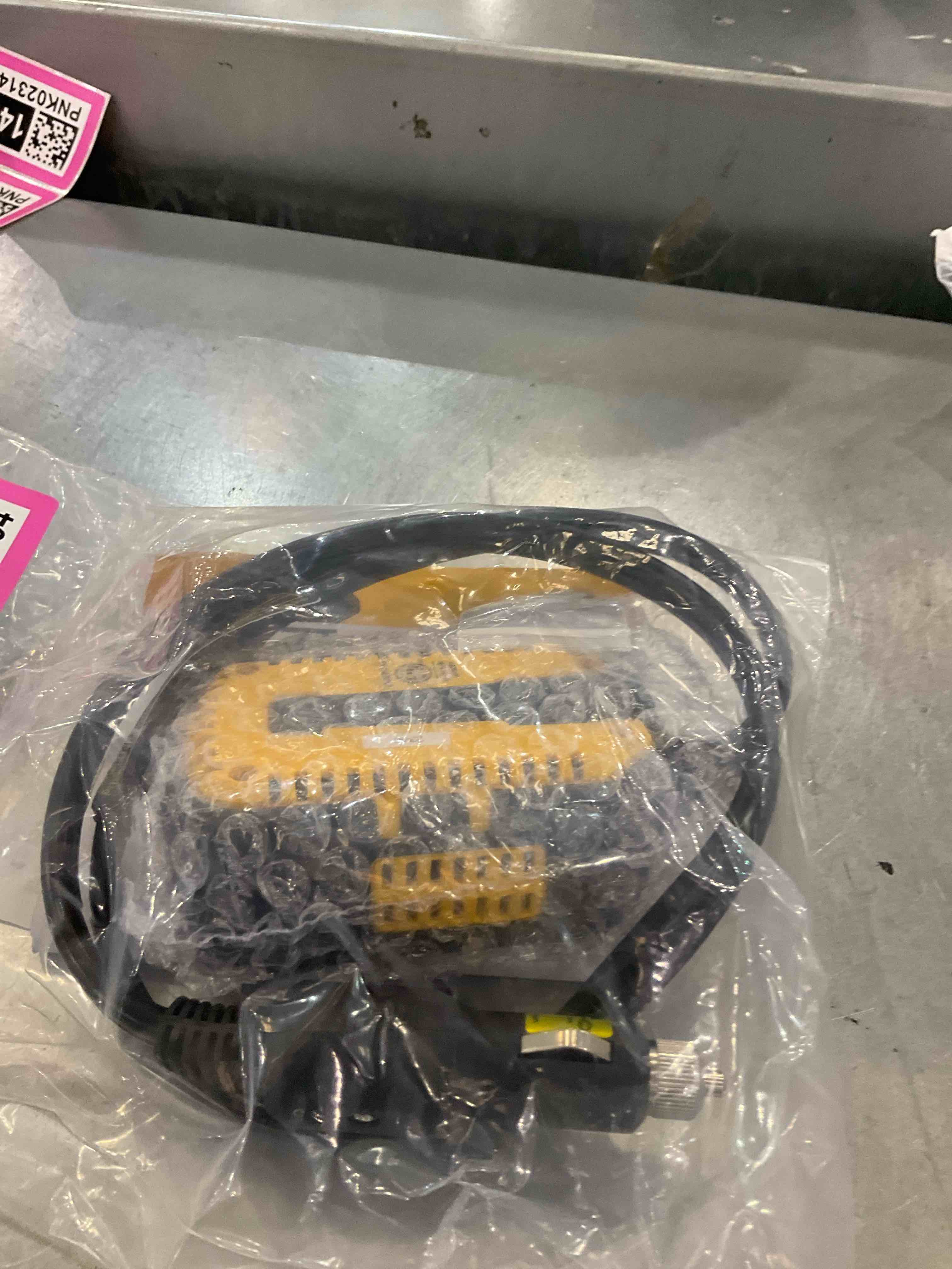 DEWALT DXAEPI140 Power Inverter 140W Car Converter 12V DC to 120V AC