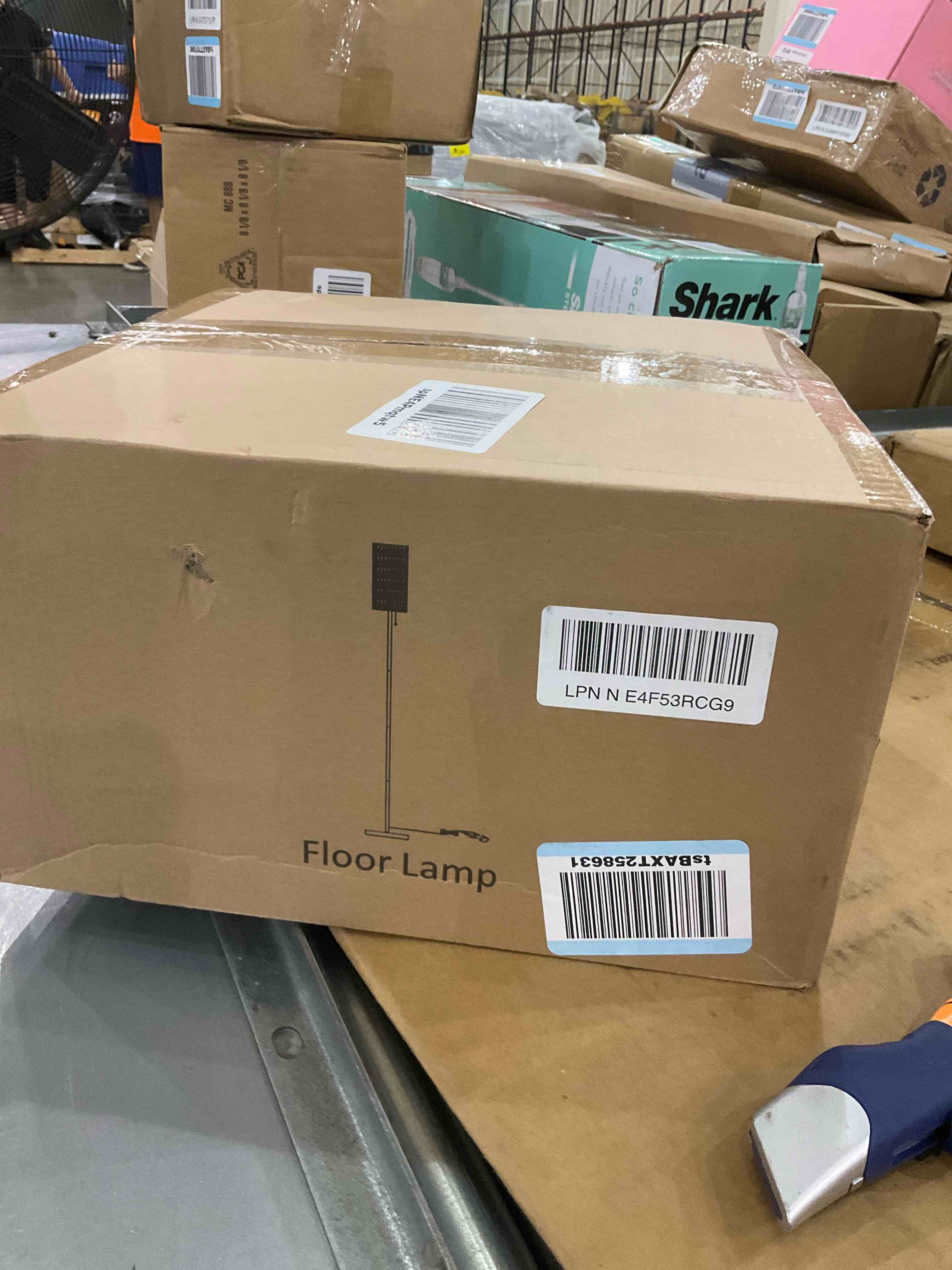 https://s3.amazonaws.com/lotting-images-prod/bidfta/PNK0231876_1726490726590.jpeg