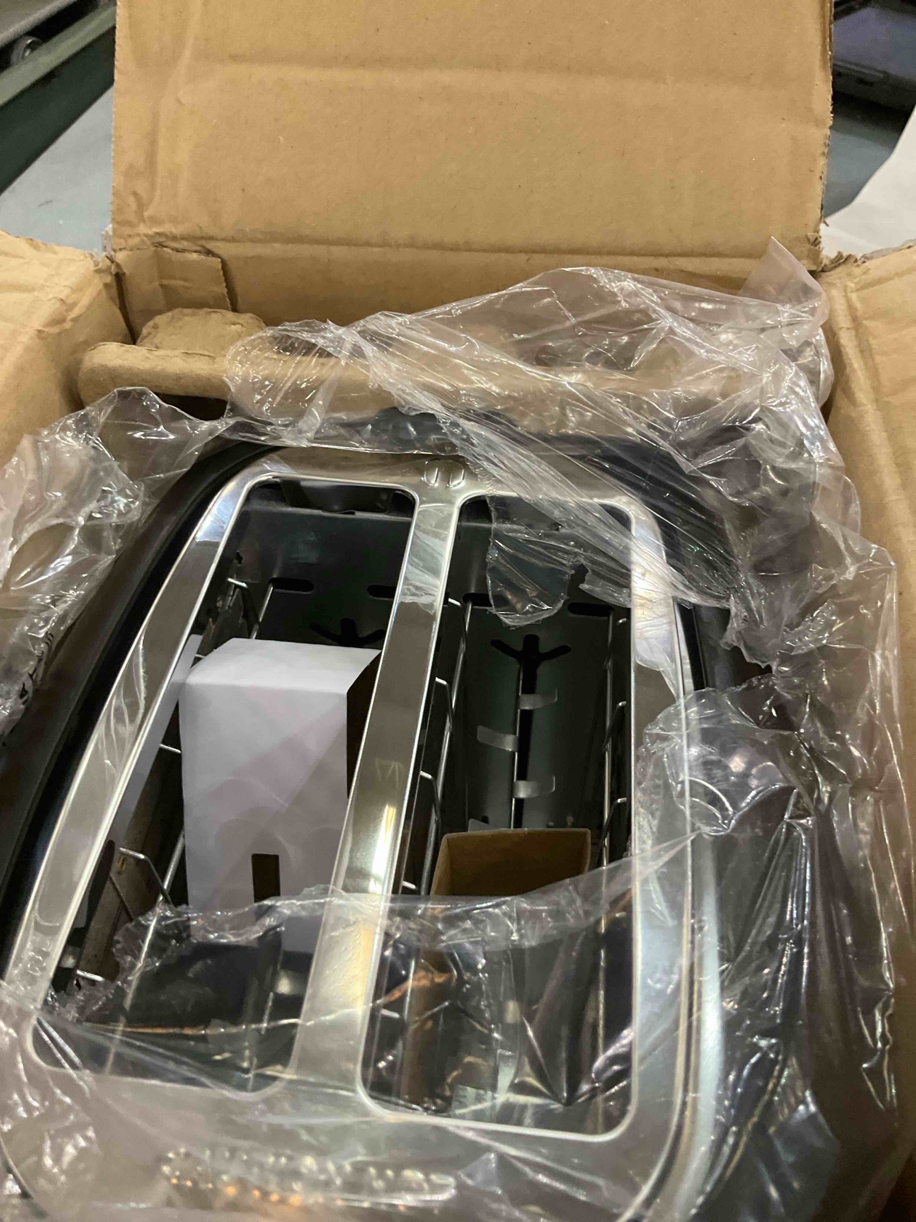 https://s3.amazonaws.com/lotting-images-prod/bidfta/PNK0231987_1726246289287.jpeg