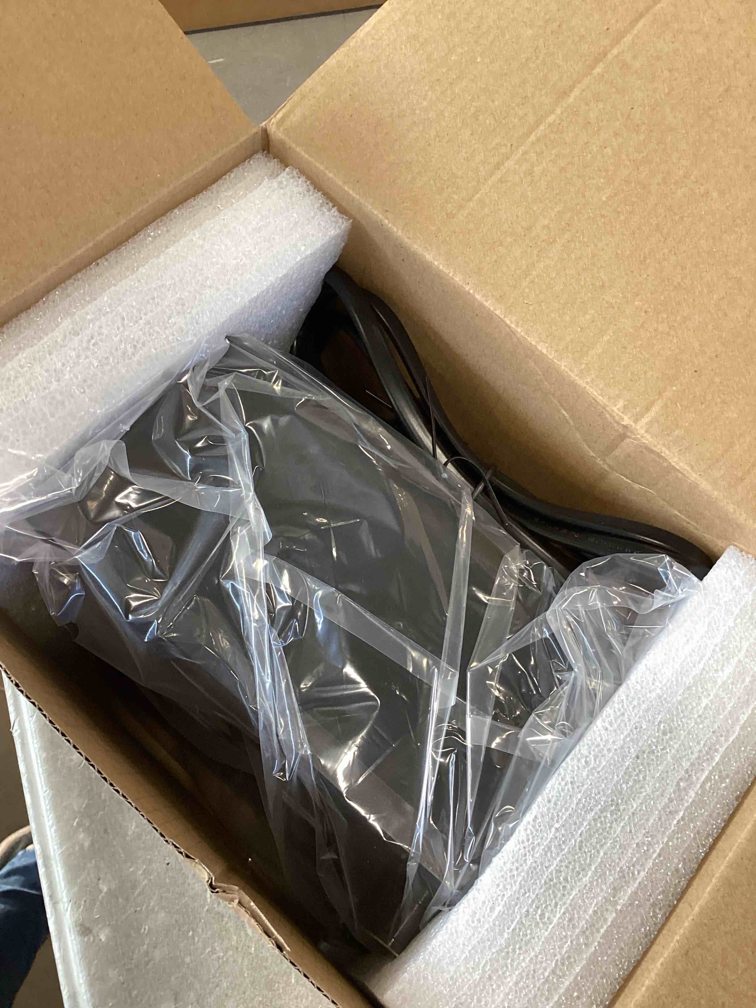 https://s3.amazonaws.com/lotting-images-prod/bidfta/PNK0234092_1726491494187.jpeg