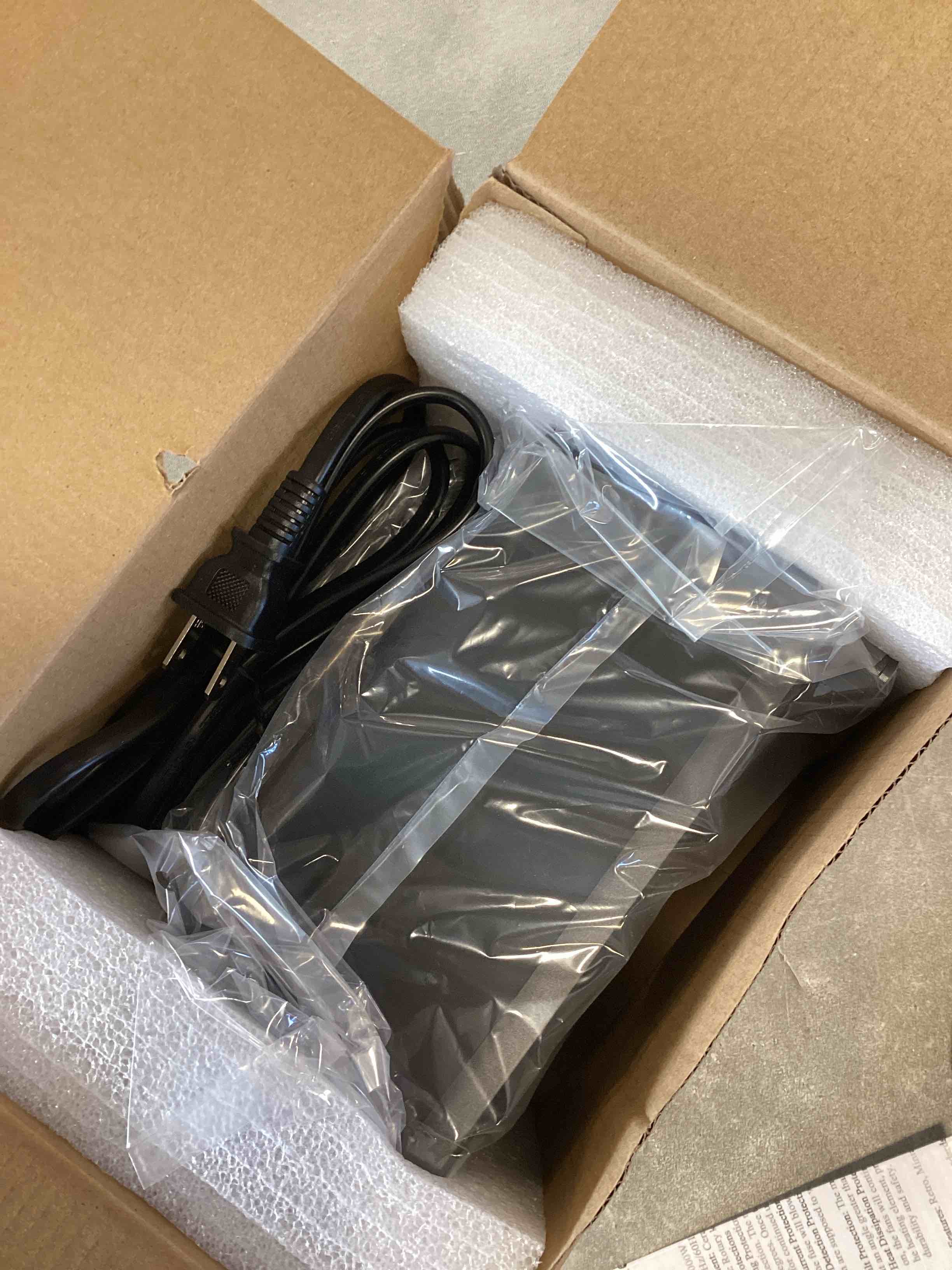https://s3.amazonaws.com/lotting-images-prod/bidfta/PNK0234113_1726493184569.jpeg