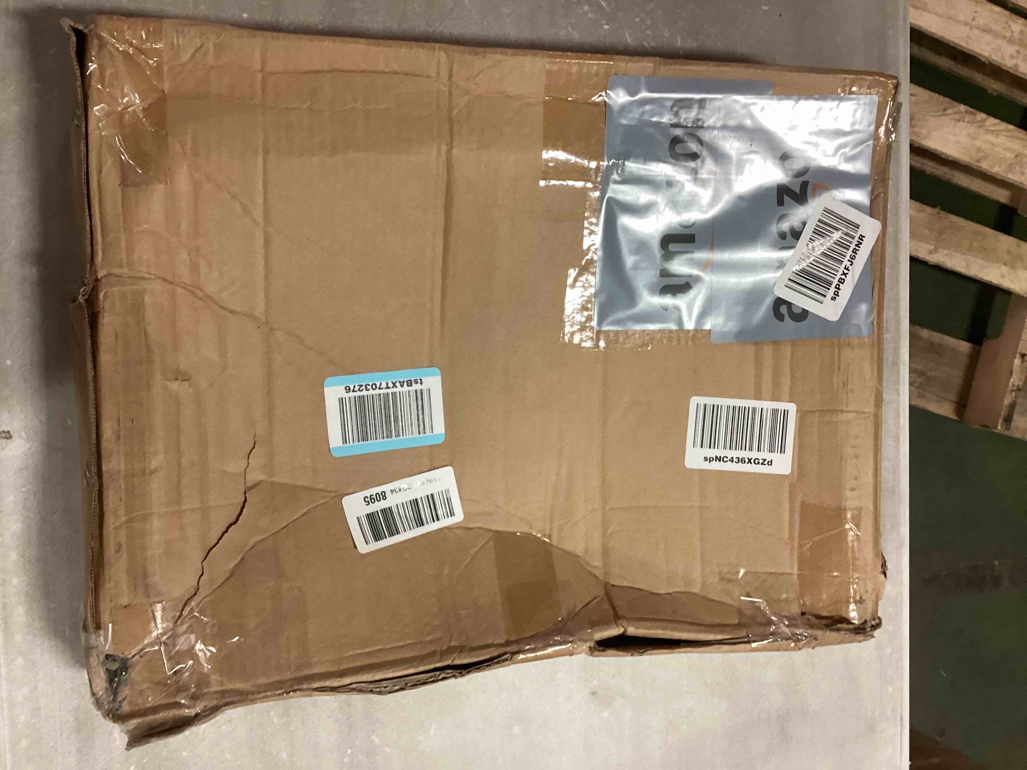 https://s3.amazonaws.com/lotting-images-prod/bidfta/PNK0236592_1728305239764.jpeg